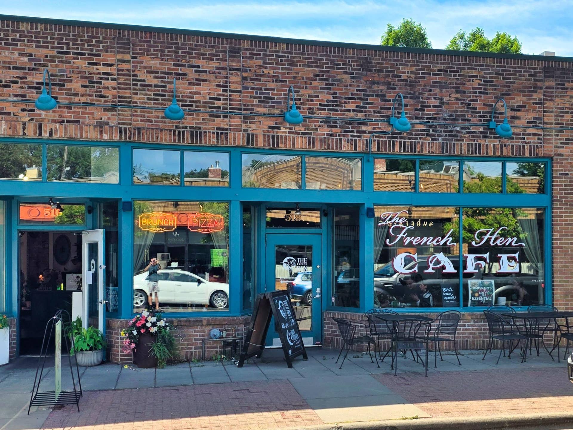 235 Kent Street, 101, Saint Paul, MN 55102 5 minute walk!