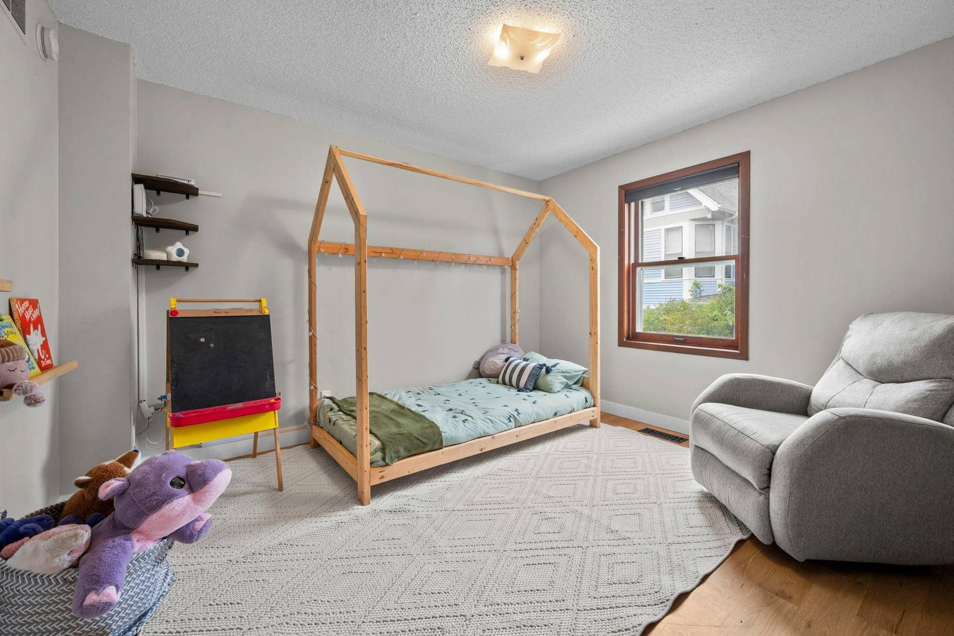 235 Kent Street, 101, Saint Paul, MN 55102 52-web-or-mls-235 N Kent St-195.jpg