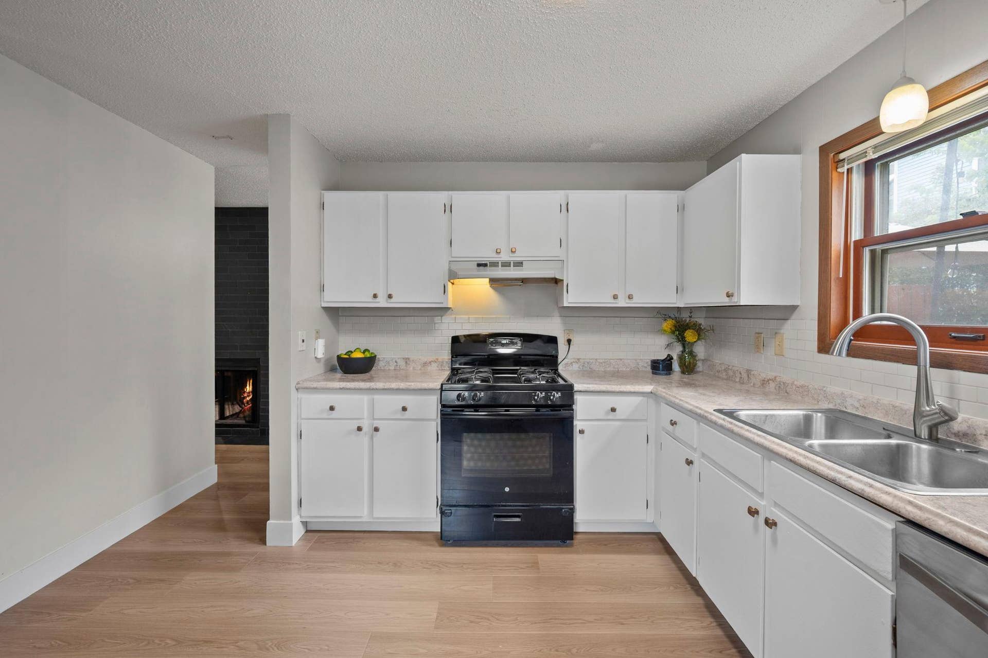 235 Kent Street, 101, Saint Paul, MN 55102 36-web-or-mls-235 N Kent St-170.jpg