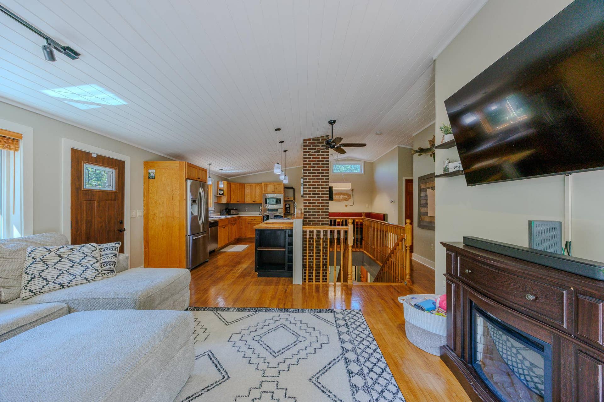 6351 Island View Drive NE, Bemidji, MN 56601 6351 Island View Drive NE, Bemidji, MN 56601