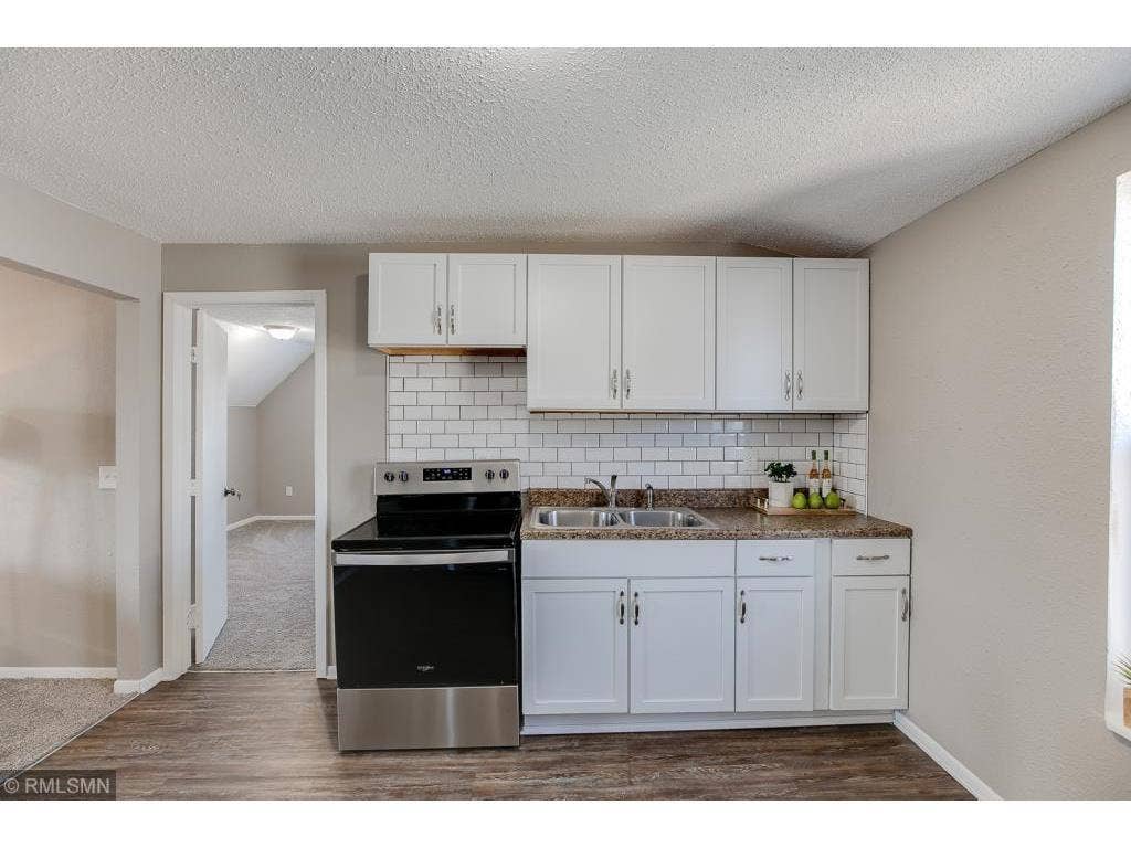 2834 15th Avenue S, 54, Minneapolis, MN 55407 36 Top unit kitchen.jpeg