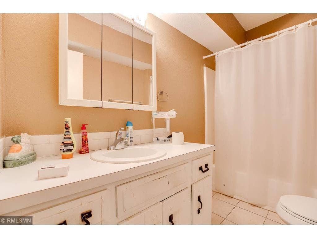 2834 15th Avenue S, 54, Minneapolis, MN 55407 28 Middle unit bathroom.jpeg