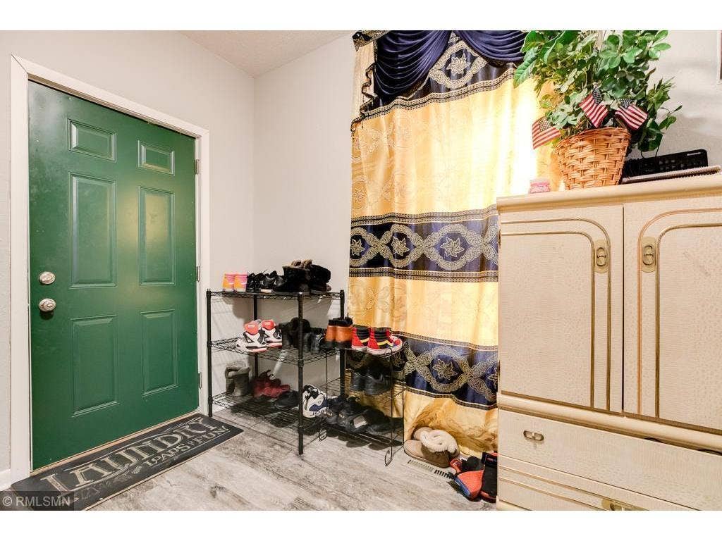 2834 15th Avenue S, 54, Minneapolis, MN 55407 06 Bottom unit living room.jpeg