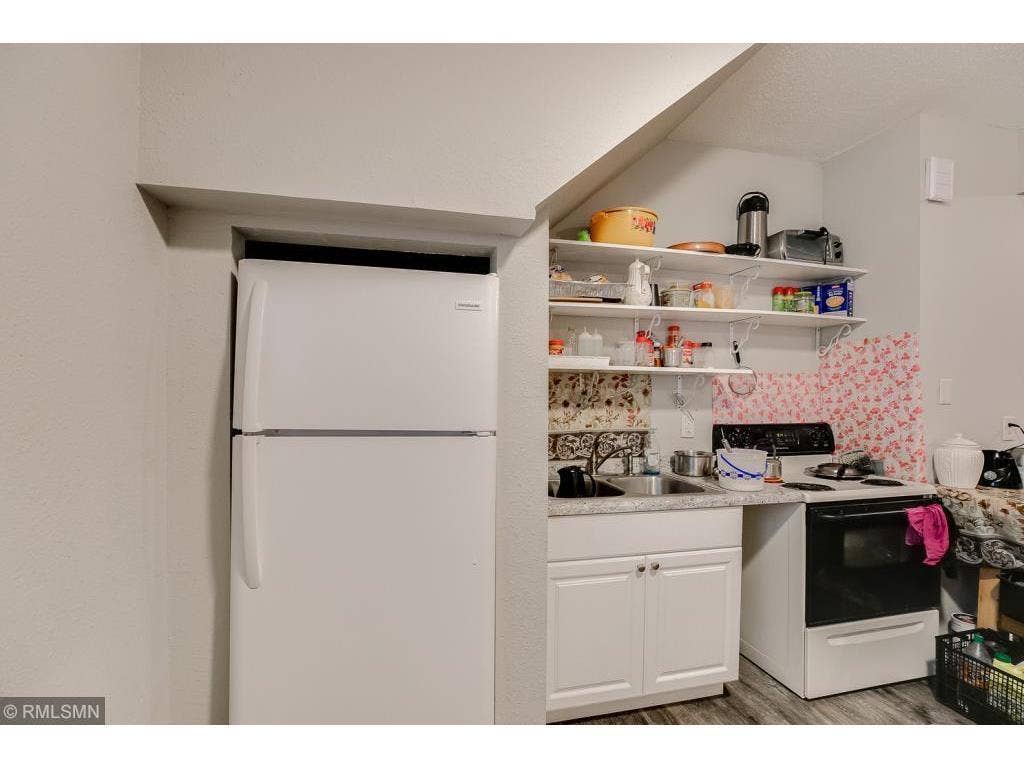 2834 15th Avenue S, 54, Minneapolis, MN 55407 15 Bottom unit kitchen.jpeg