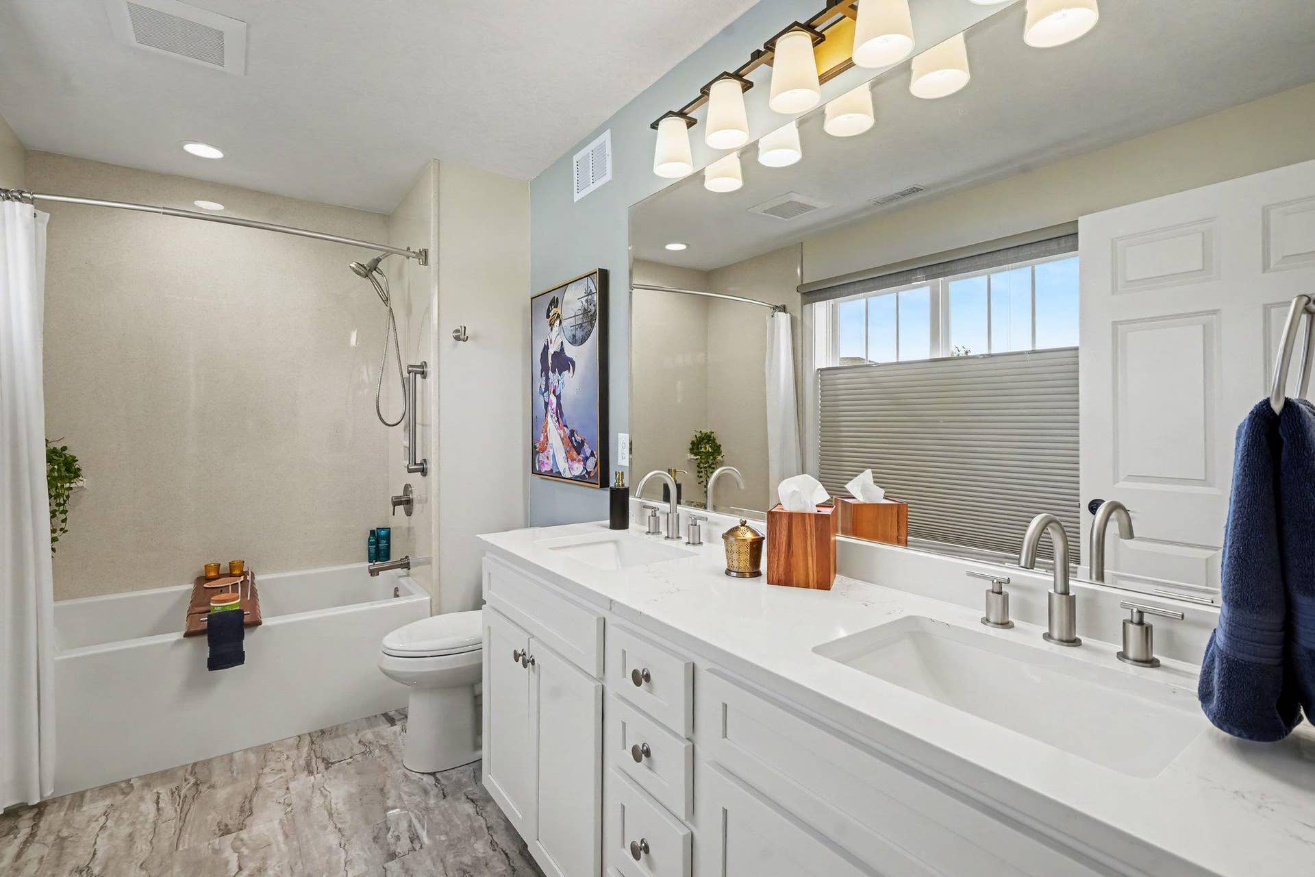 1148 Hewitt Boulevard, Red Wing, MN 55066 En Suite Bathroom