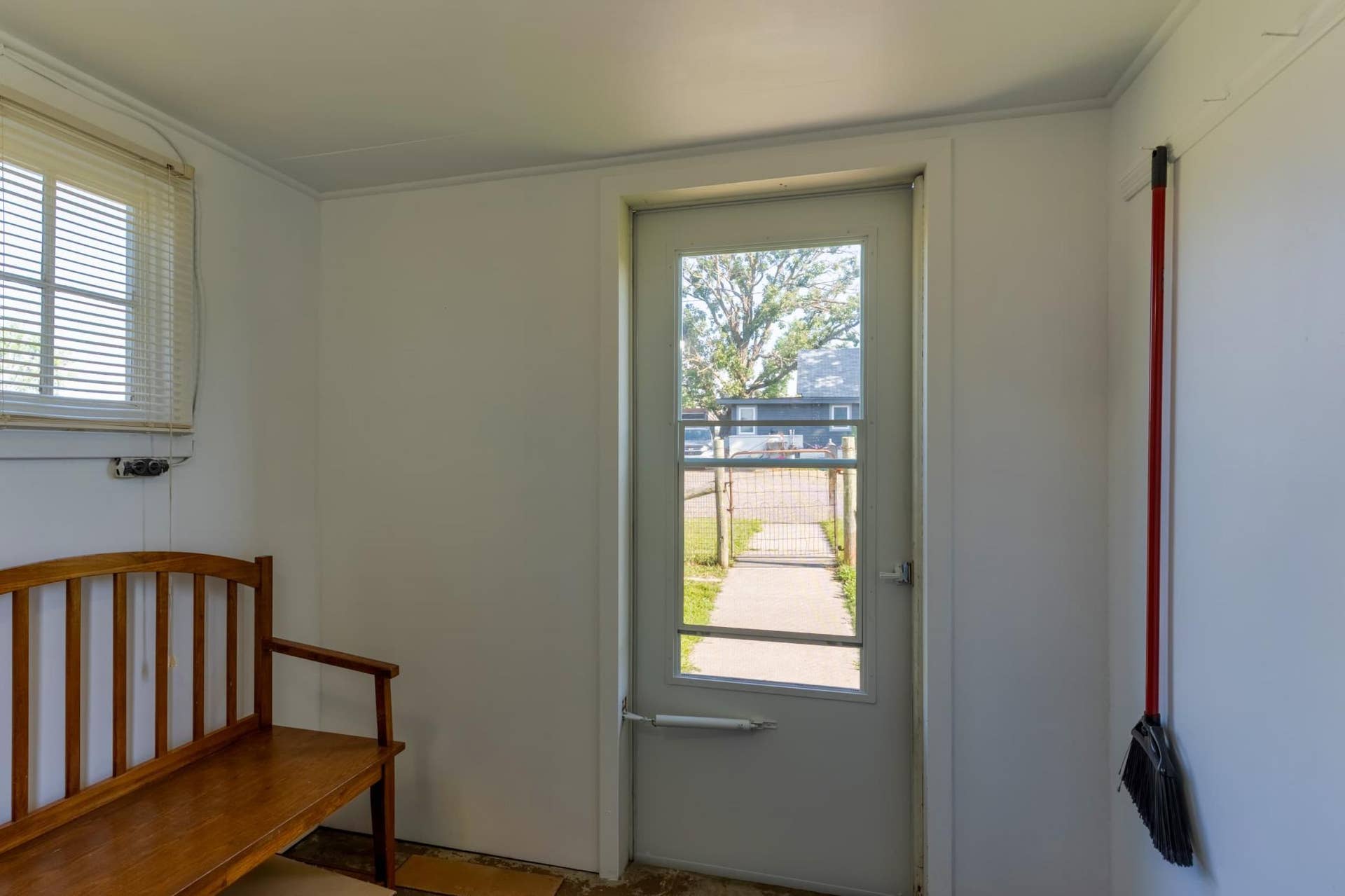 203 Mississippi Avenue SW, Bemidji, MN 56601 Foyer.jpeg