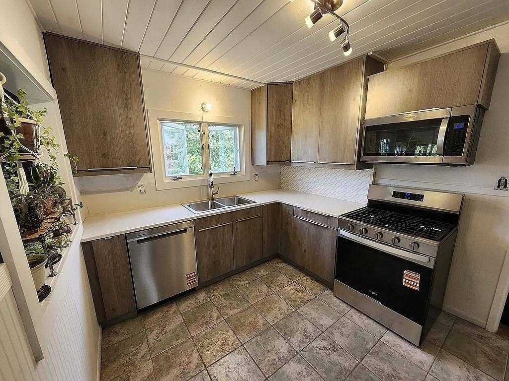 2311 Birchmont Drive NE, Bemidji, MN 56601 Kitchen 3.jpg