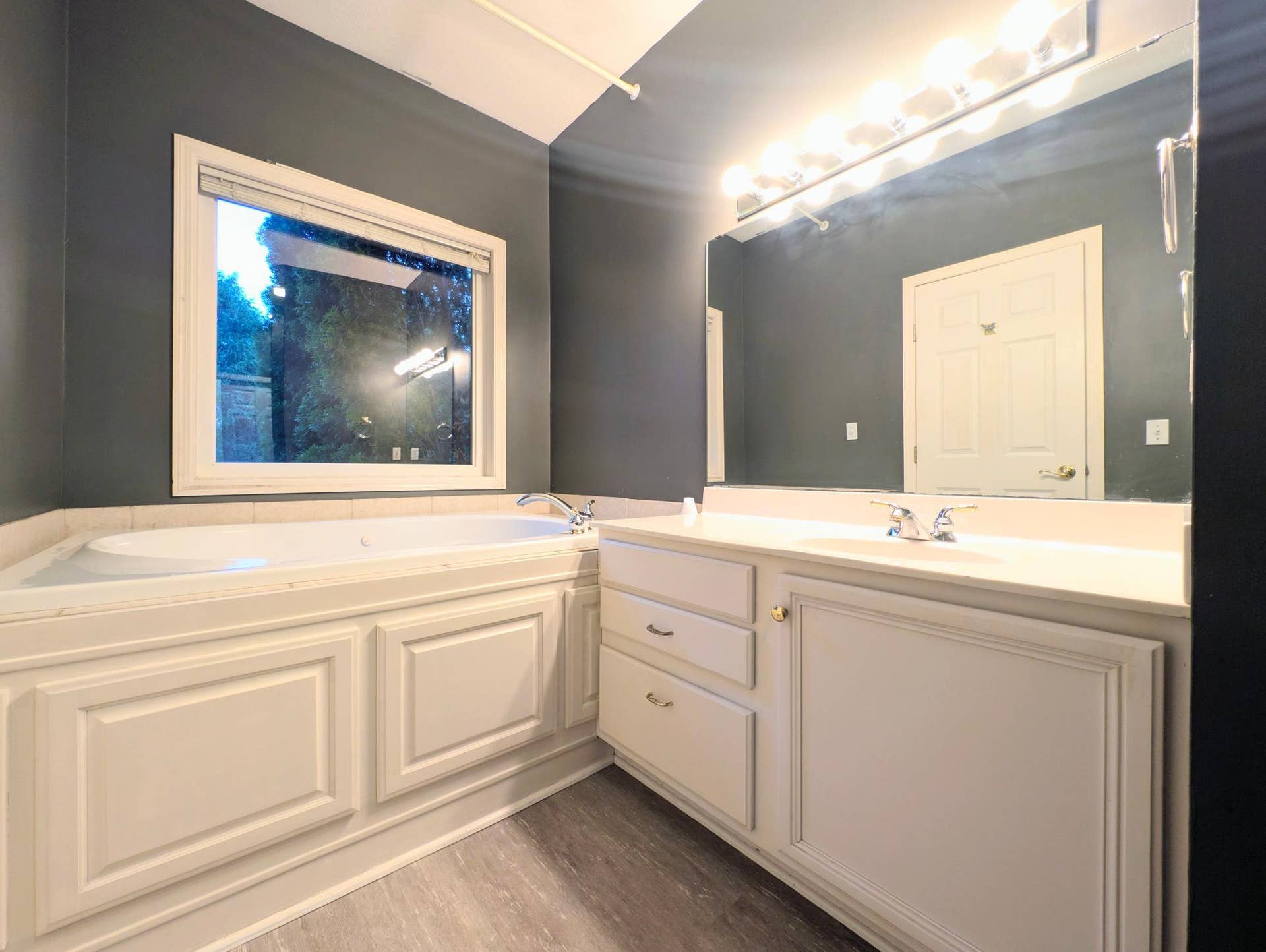 2100 Sibley View Court, Northfield, MN 55057 PXL_20260627_015618136~2.jpg