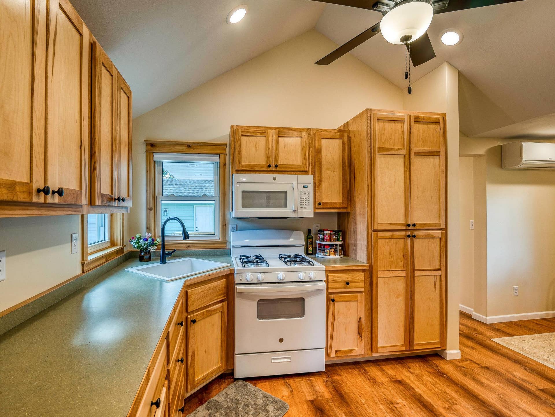 Main Level Kitchen, Gas Range