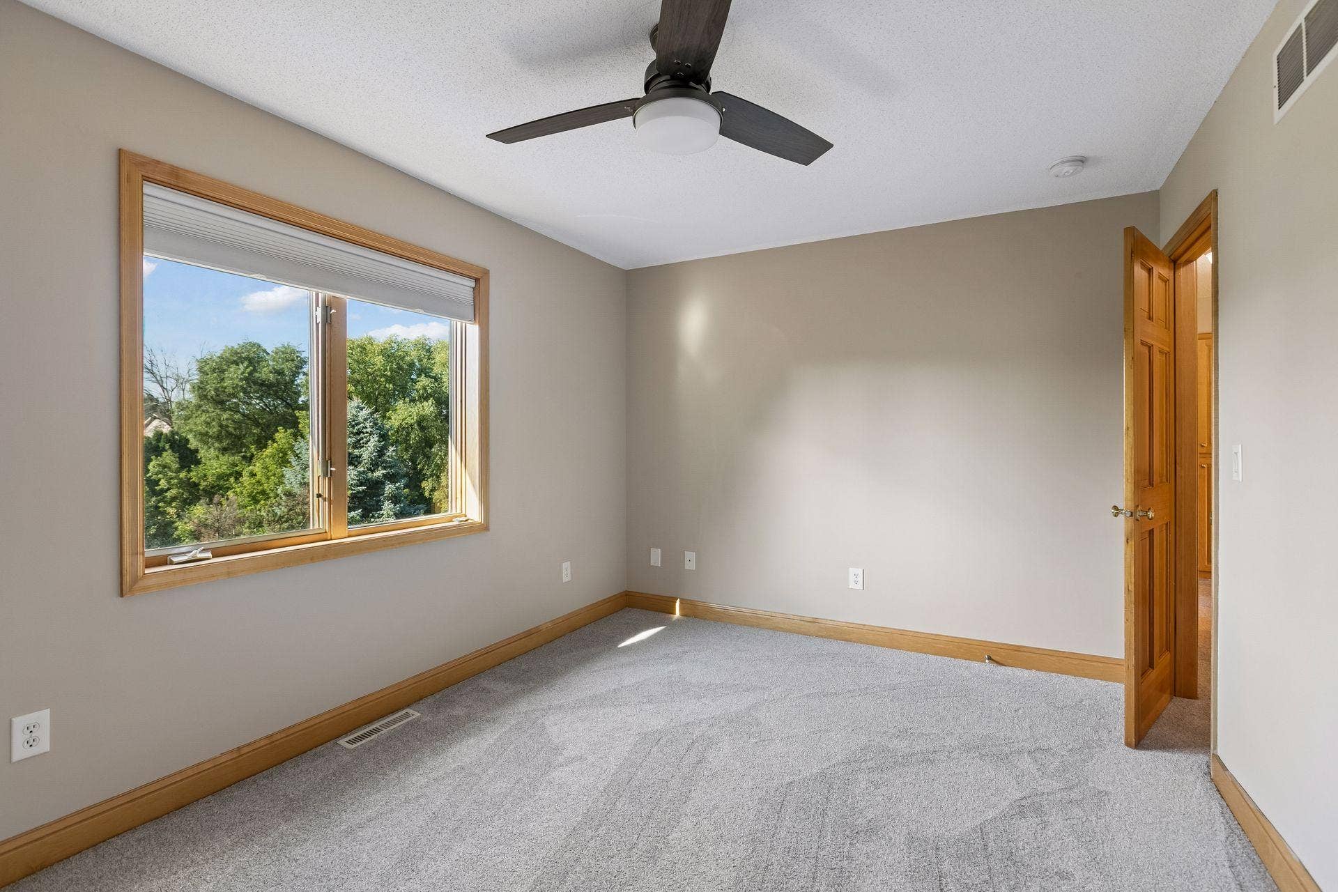 2717 87th Trail N, Brooklyn Park, MN 55443 2717 87th Trail North - 2nd Br - 0036.jpg