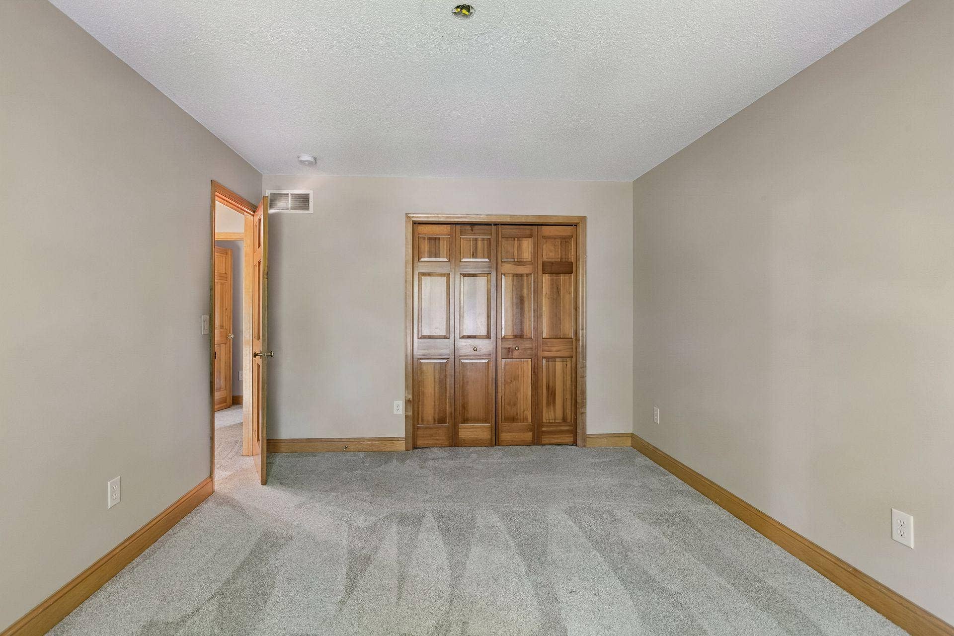 2717 87th Trail N, Brooklyn Park, MN 55443 2717 87th Trail North - 4th Br - 0042.jpg