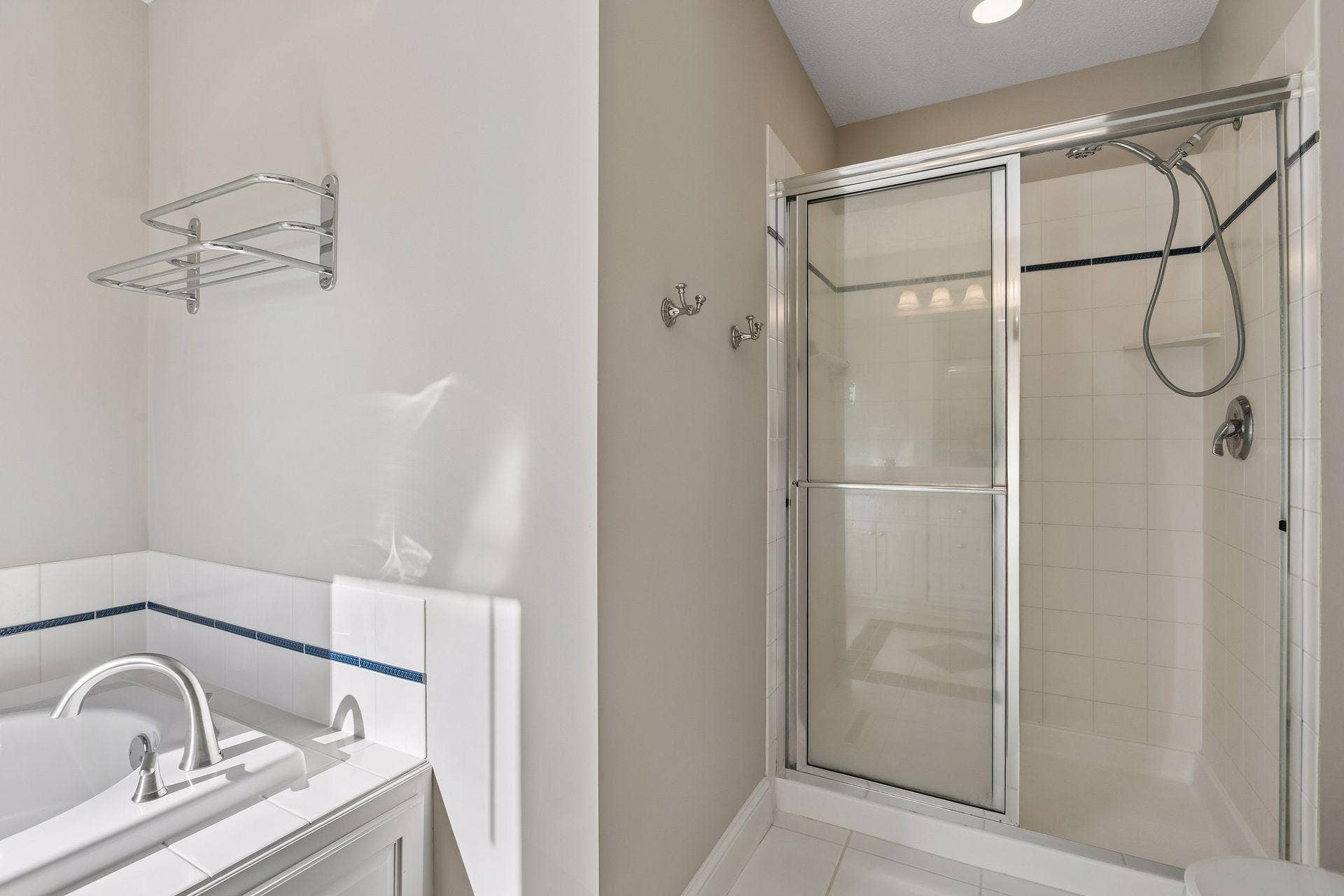 2717 87th Trail N, Brooklyn Park, MN 55443 2717 87th Trail North - ensuite bath - 0034.jpg