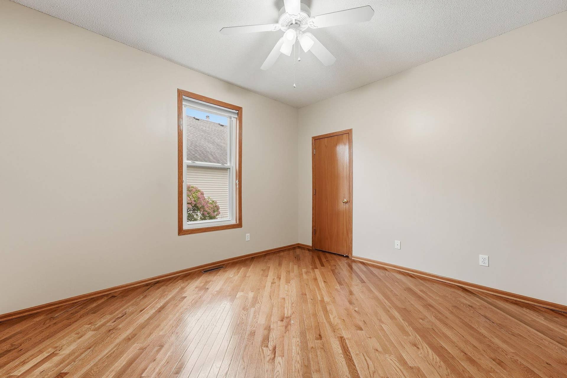 17290 90th Avenue N, Maple Grove, MN 55311 18-web-or-mls-17290_90th_Ave_N_Osseo_MN_55311_02681.jpg