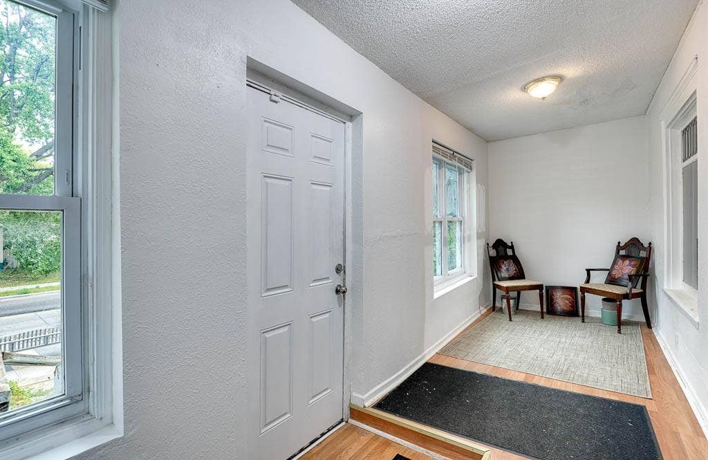 2907 Penn Avenue N, 36, Minneapolis, MN 55411 Enclosed front entry porch.