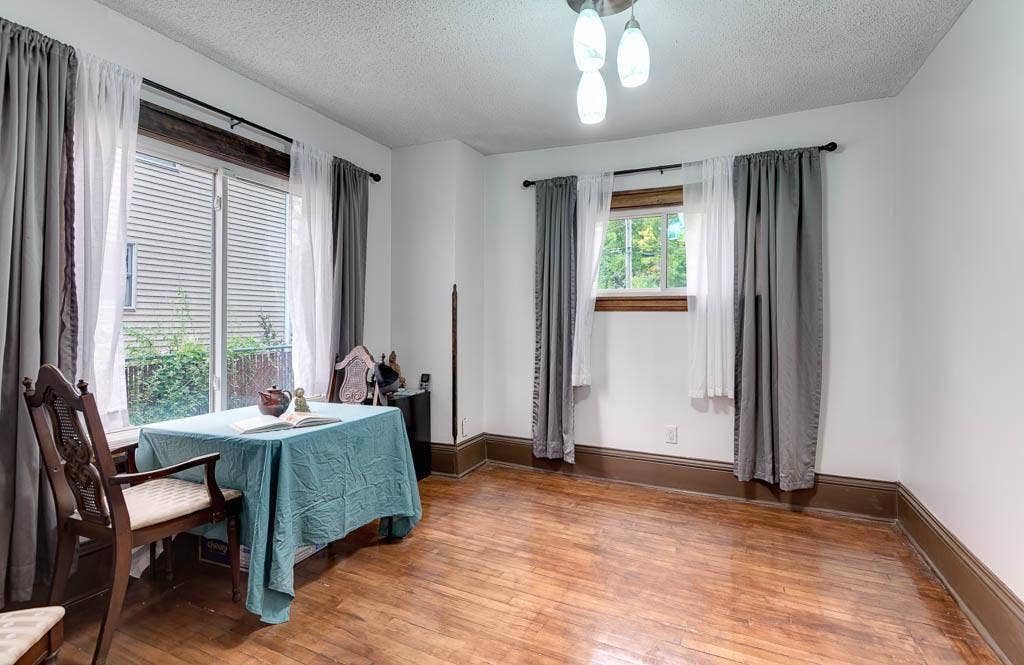 2907 Penn Avenue N, 36, Minneapolis, MN 55411 The formal dining room is perfect for entertaining guests.