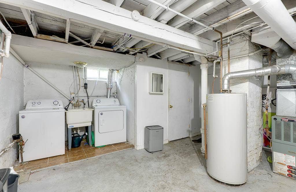 2907 Penn Avenue N, 36, Minneapolis, MN 55411 Shared laundry/utility room is in the lower level with access to the three-quarter bathroom and bonus room.