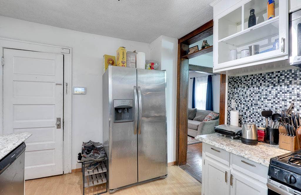 2907 Penn Avenue N, 36, Minneapolis, MN 55411 12 - Kitchen flows into the formal dining room and also has a view of the living room.