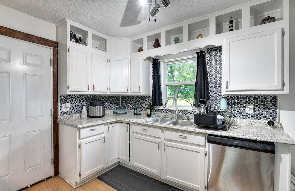 2907 Penn Avenue N, 36, Minneapolis, MN 55411 Lots of extra cabinet and counter space in the kitchen.