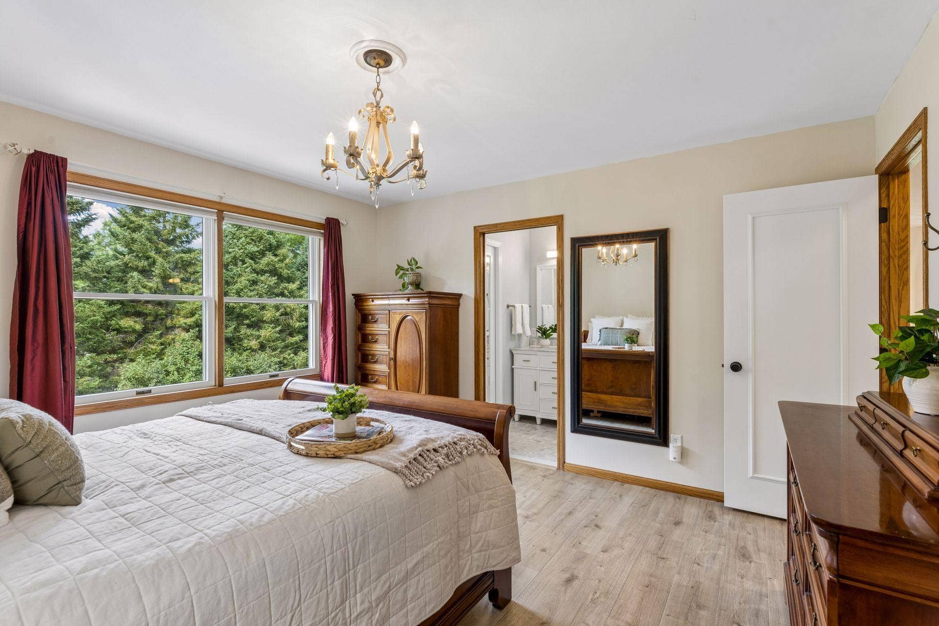 1008 Eagle Ridge Court, Stillwater, MN 55082 Another look at the primary bedroom with direct access to the beautifully updated private ensuite.