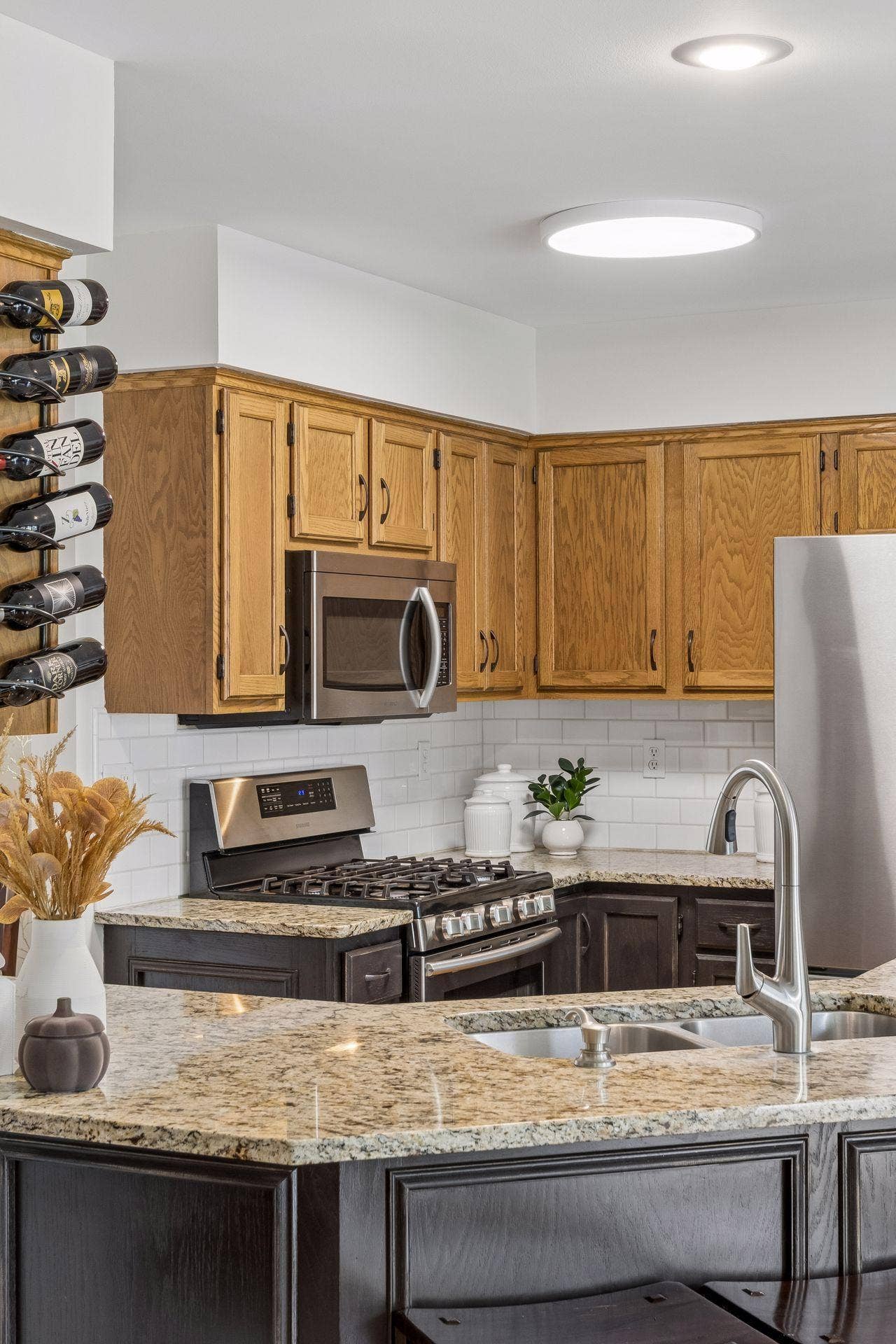 1008 Eagle Ridge Court, Stillwater, MN 55082 Warm wood tones, beautiful tile, and thoughtful finishes come together perfectly in this inviting kitchen.