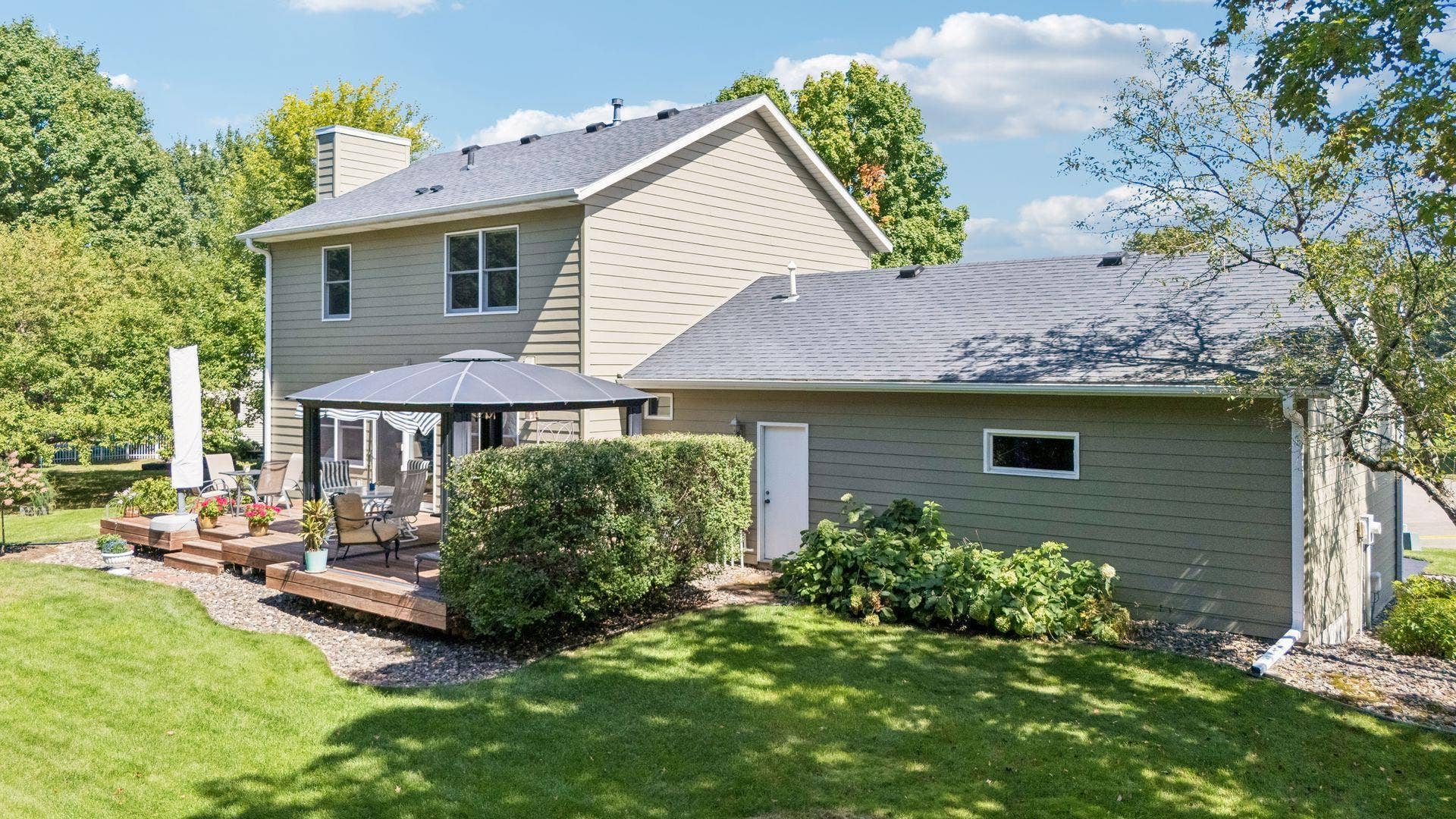 1008 Eagle Ridge Court, Stillwater, MN 55082 So much green space! The beautifully maintained backyard provides plenty of room to play, garden, entertain, and enjoy the outdoors.