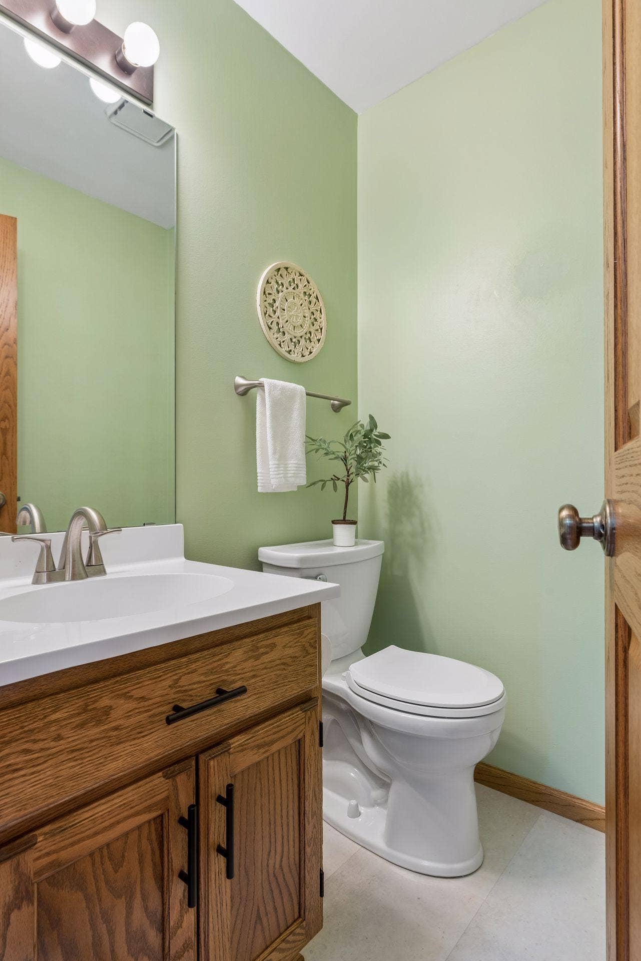 1008 Eagle Ridge Court, Stillwater, MN 55082 Convenient main-floor powder room, perfectly positioned for guests and everyday living.