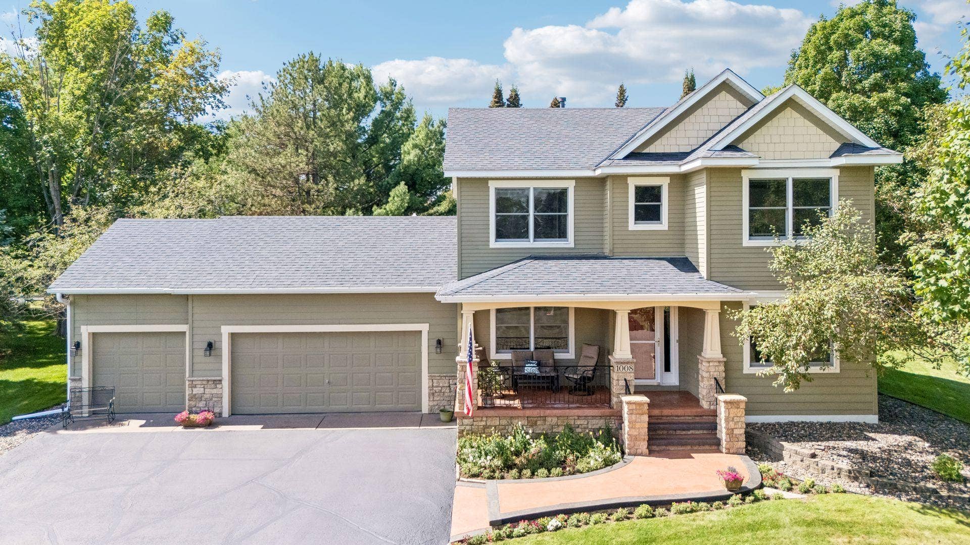 1008 Eagle Ridge Court, Stillwater, MN 55082 Fantastic curb appeal with a welcoming front porch, beautiful concrete work, mature landscaping, and a freshly sealed driveway.