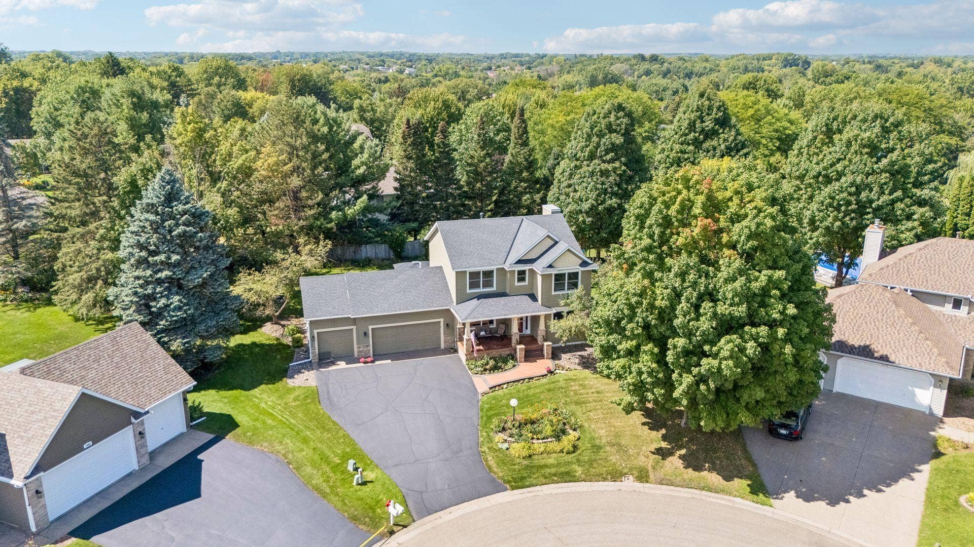 1008 Eagle Ridge Court, Stillwater, MN 55082 A beautiful aerial view showcasing the homes large parcel, mature trees, and wonderful sense of privacy in the Oak Glen neighborhood.