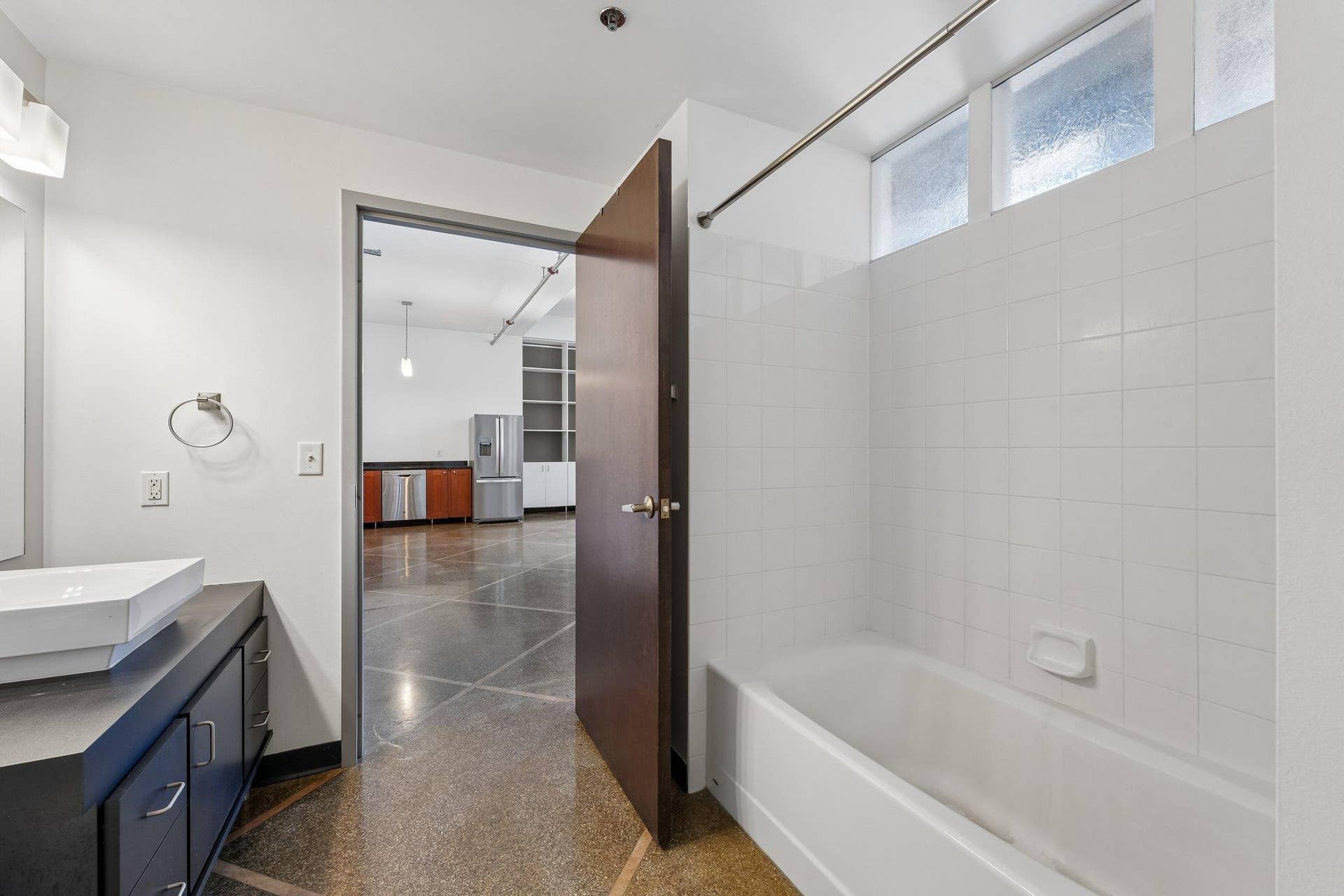 350 Saint Peter Street, #1010, 91, Saint Paul, MN 55102 Full Bath with Tub/shower
