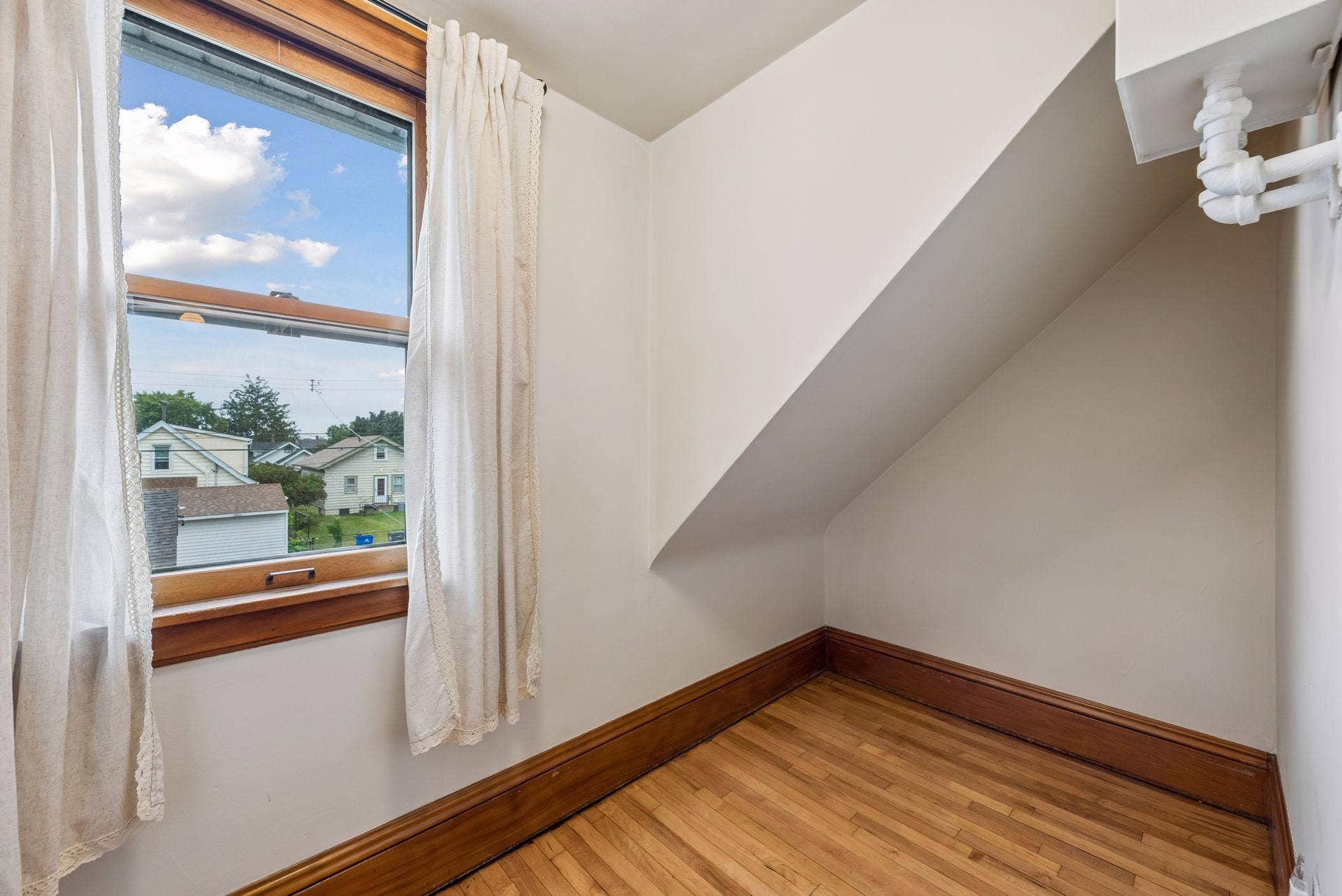 Upper level bonus space