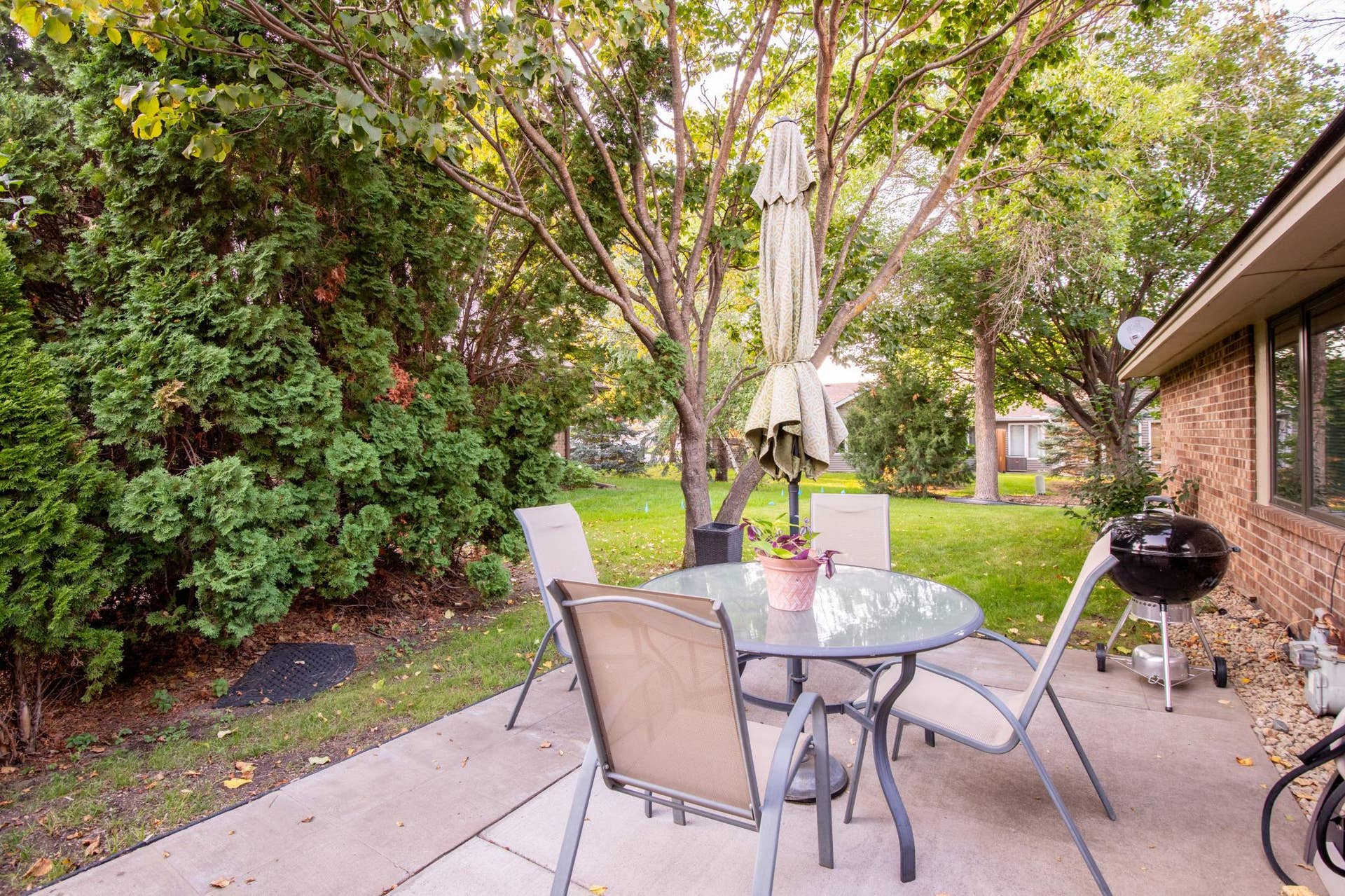 8906 Patio.jpg