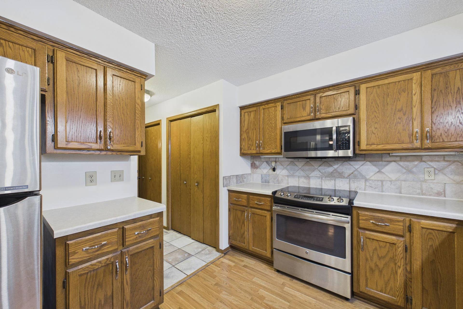 7018 43rd Street N, Oakdale, MN 55128 7018 43rd Street N, Oakdale, MN 55128