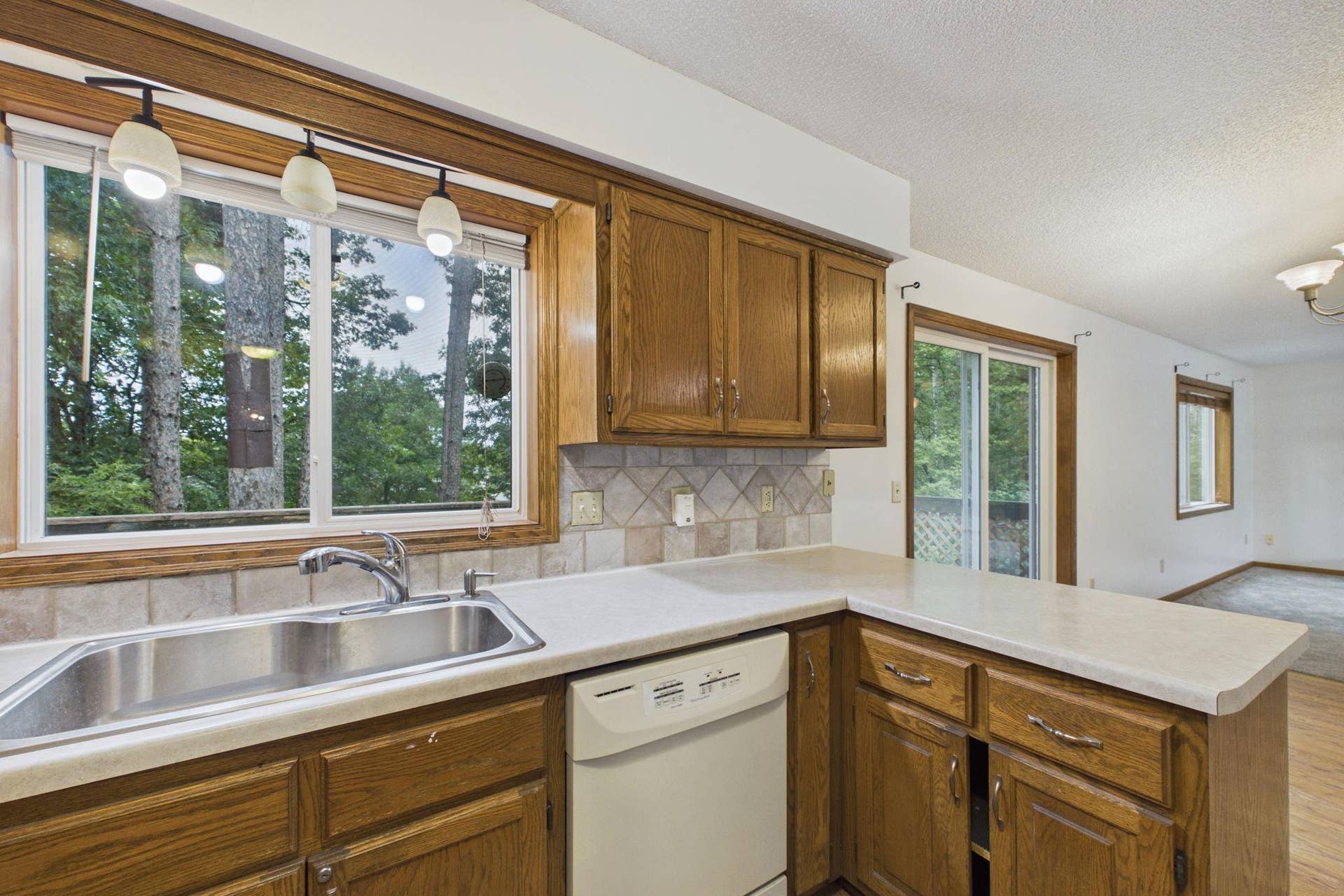 7018 43rd Street N, Oakdale, MN 55128 7018 43rd Street N, Oakdale, MN 55128