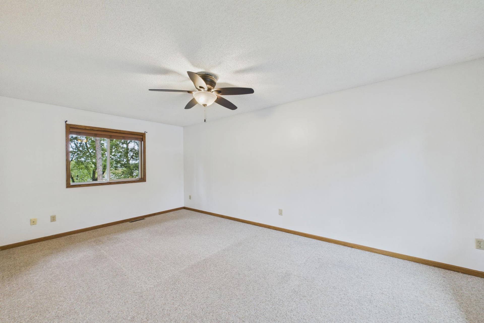 7018 43rd Street N, Oakdale, MN 55128 23-web-or-mls-CAM06550G6-PR0066-STILL035.jpg