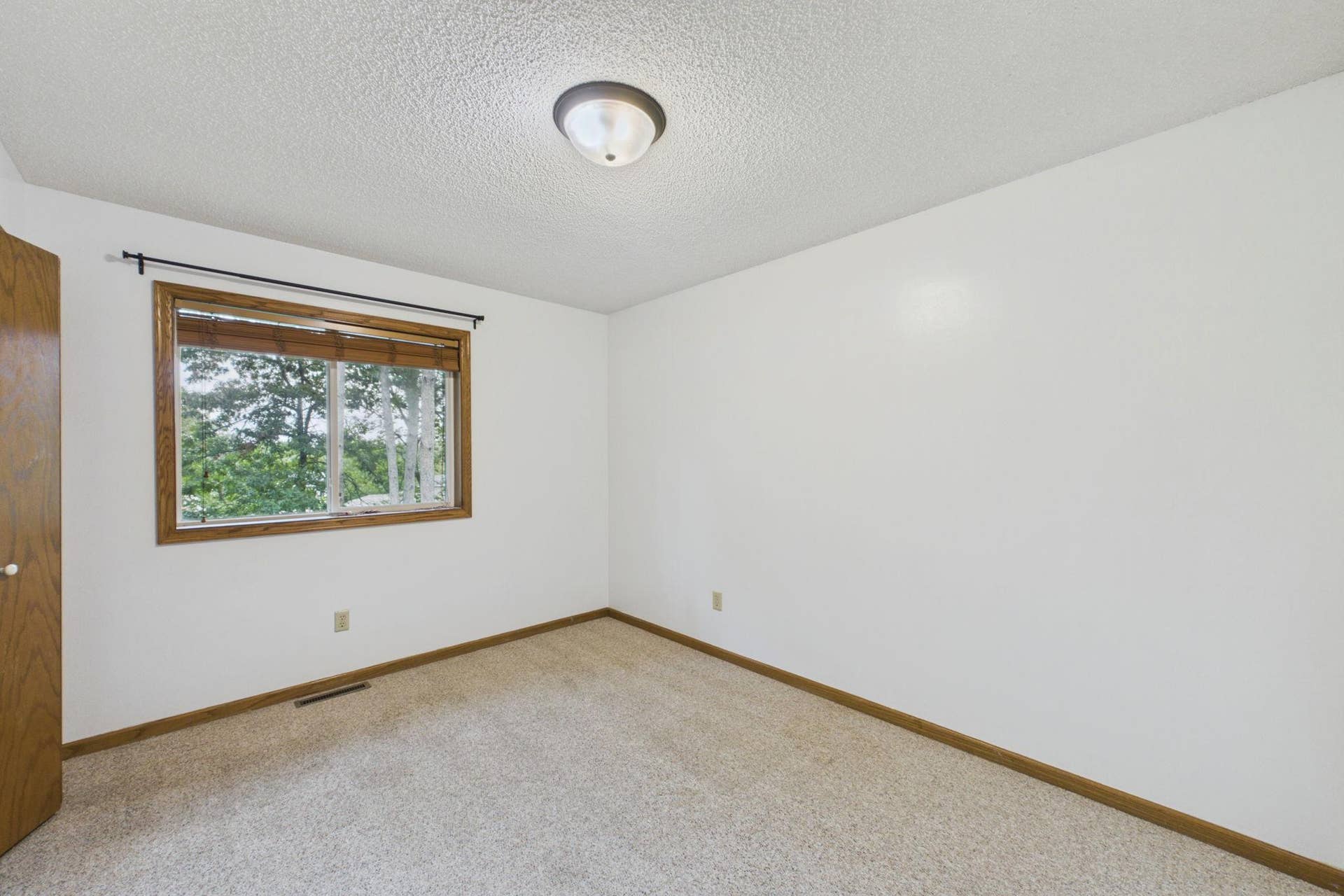 7018 43rd Street N, Oakdale, MN 55128 7018 43rd Street N, Oakdale, MN 55128