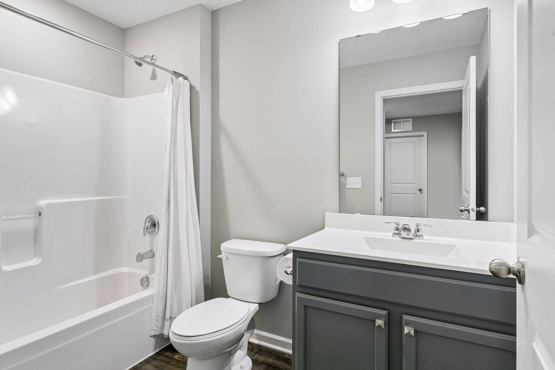 Upper Level Full Bath