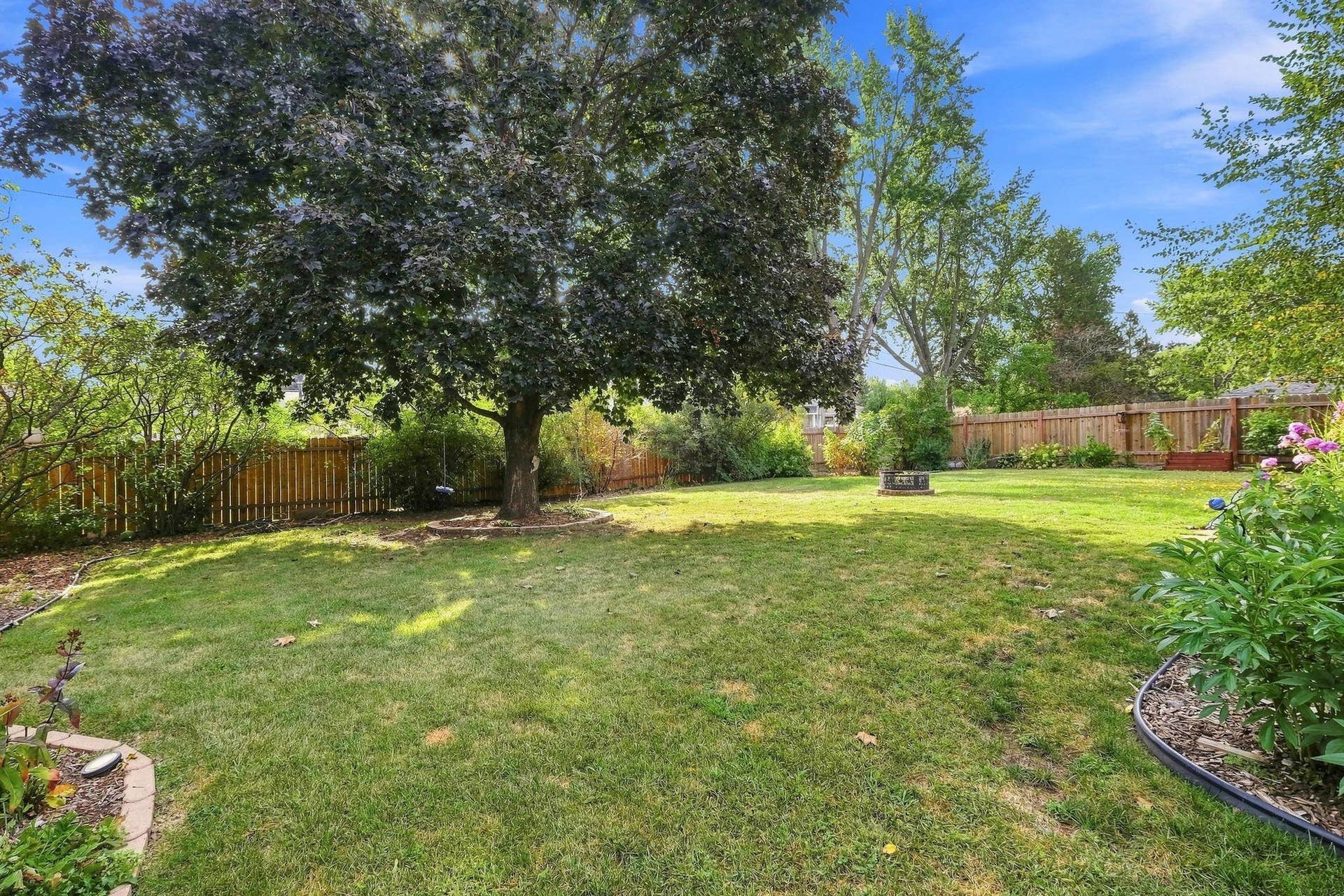 10019 Fremont Avenue S, Bloomington, MN 55431 Upgraded landscaping