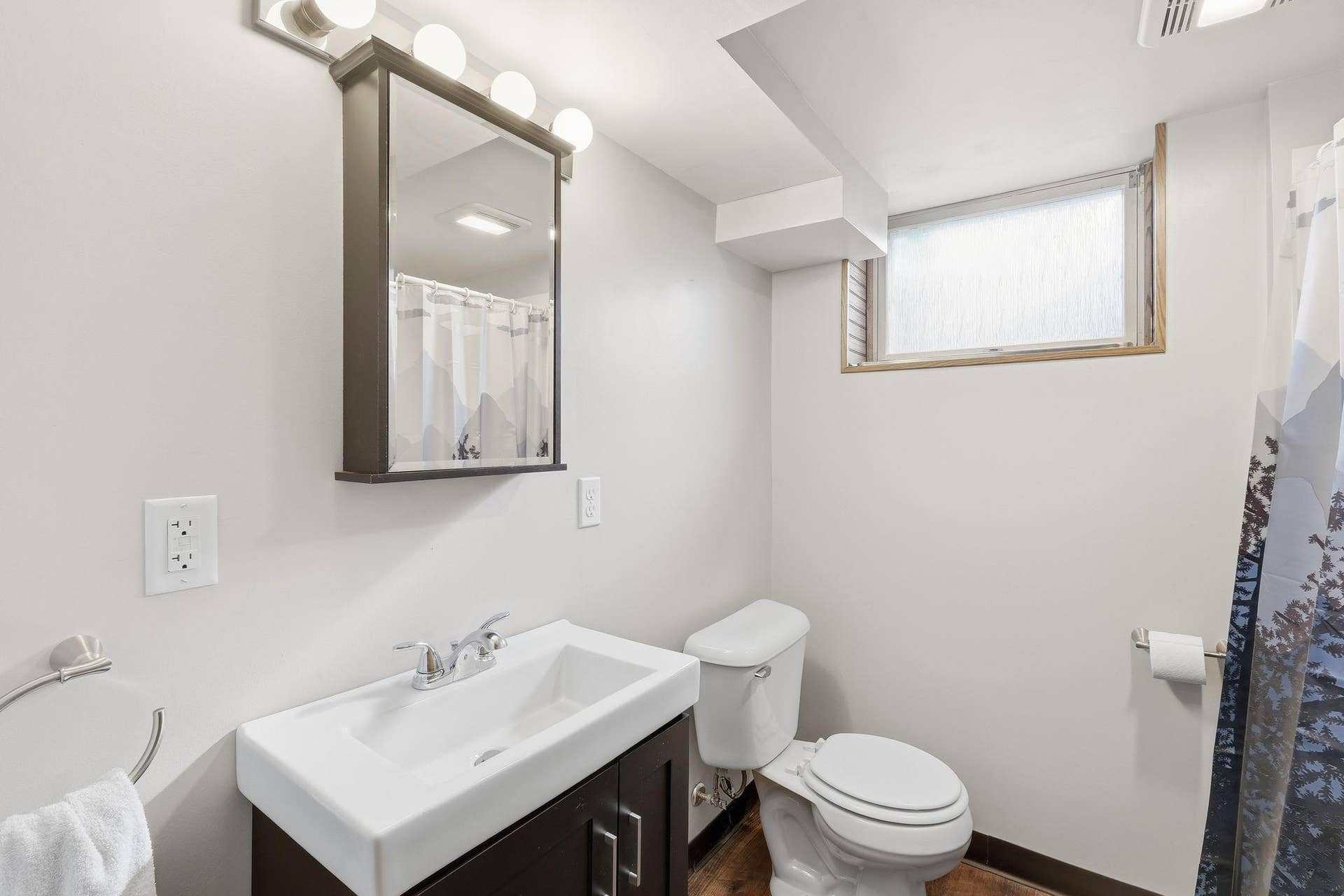 10019 Fremont Avenue S, Bloomington, MN 55431 Lower level 3/4 bath