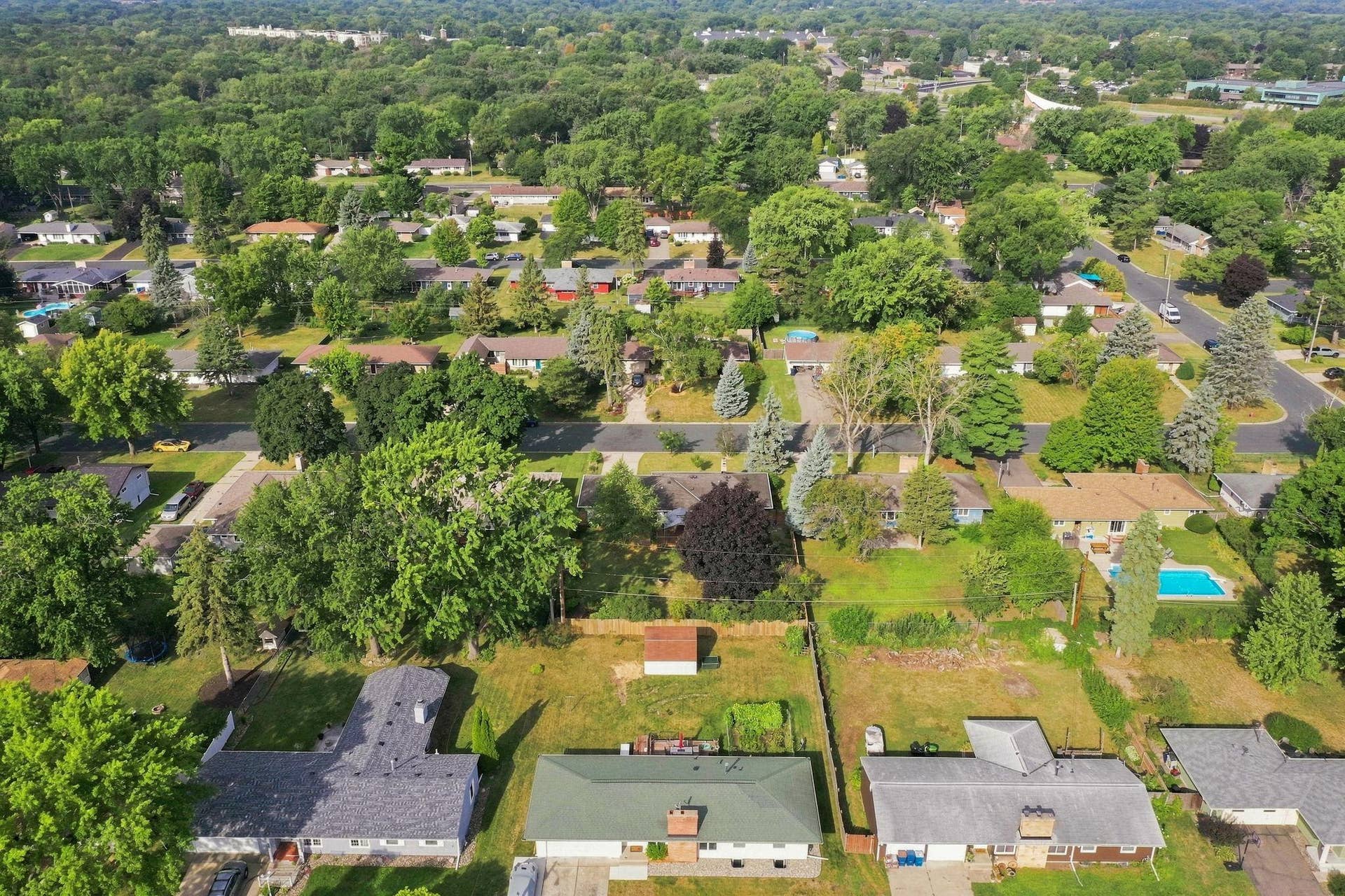 10019 Fremont Avenue S, Bloomington, MN 55431 Tucked away in demand neighborhood yet only minutes to just about everything