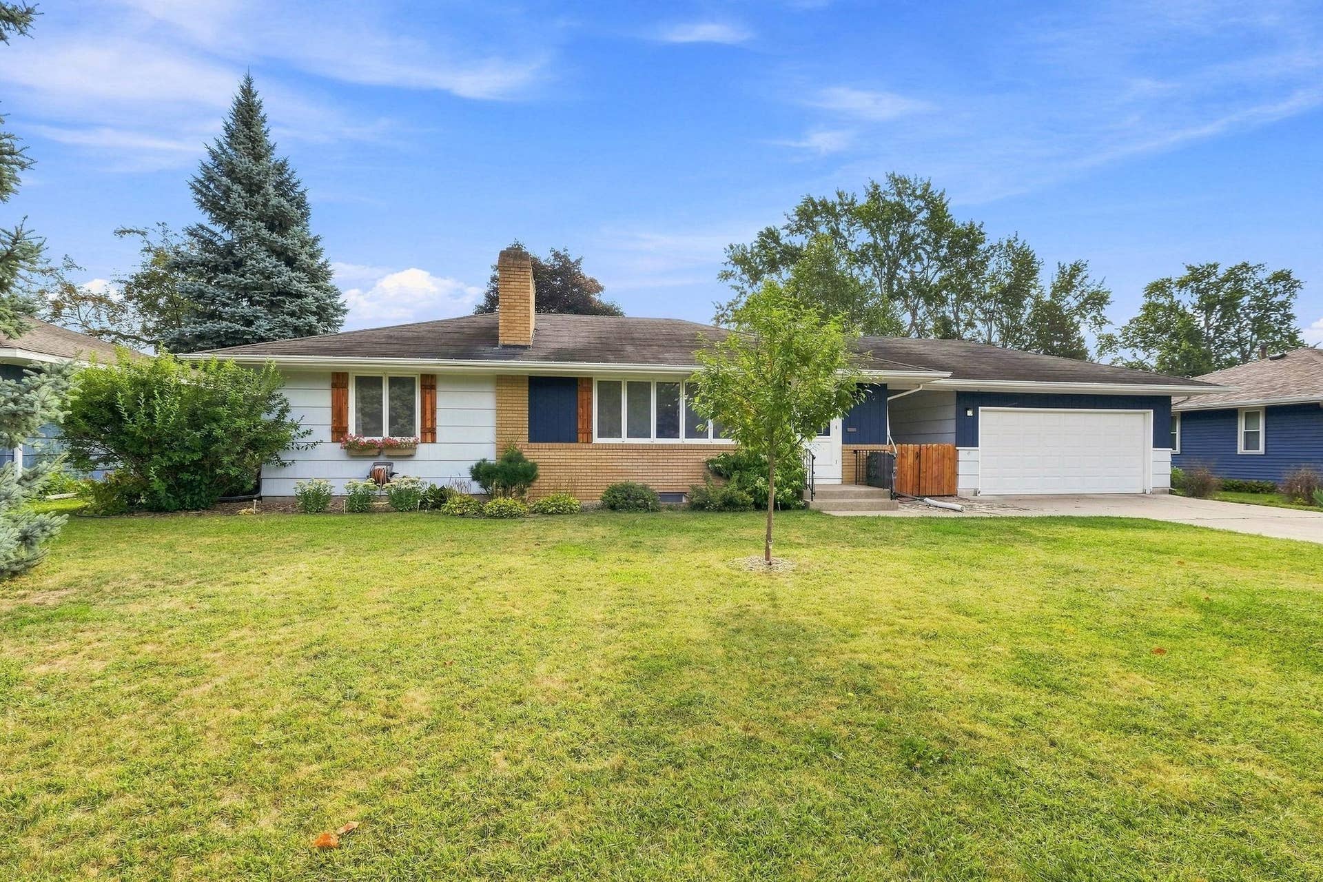 10019 Fremont Avenue S, Bloomington, MN 55431 Spacious rambler
