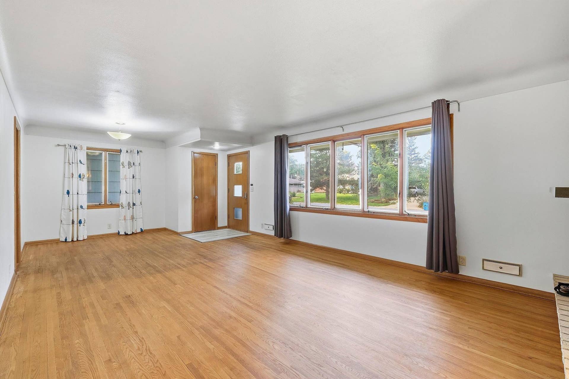 10019 Fremont Avenue S, Bloomington, MN 55431 Excellent sunlight exposure