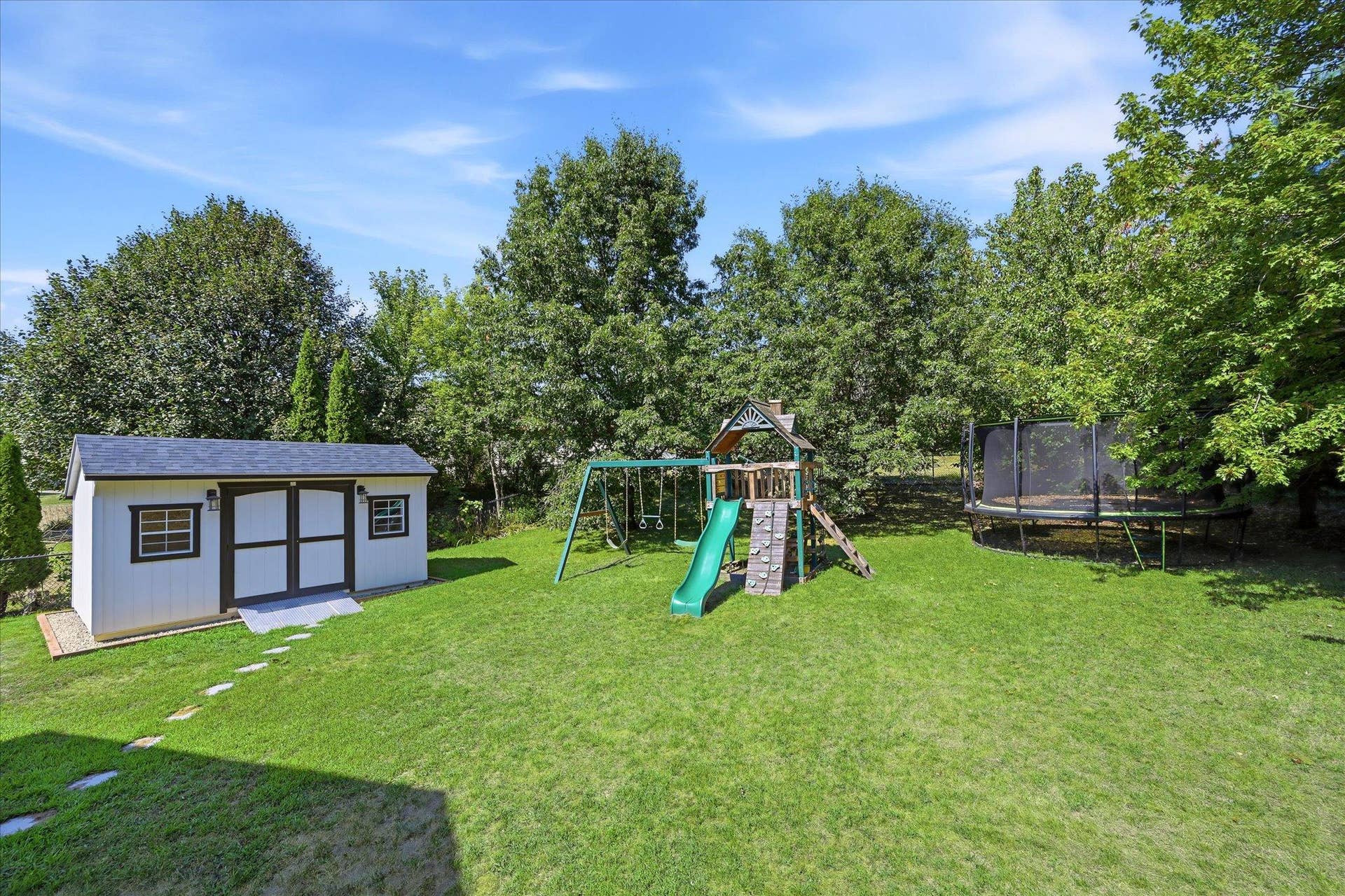 9350 Parkside Drive, Woodbury, MN 55125 Parklike back yard