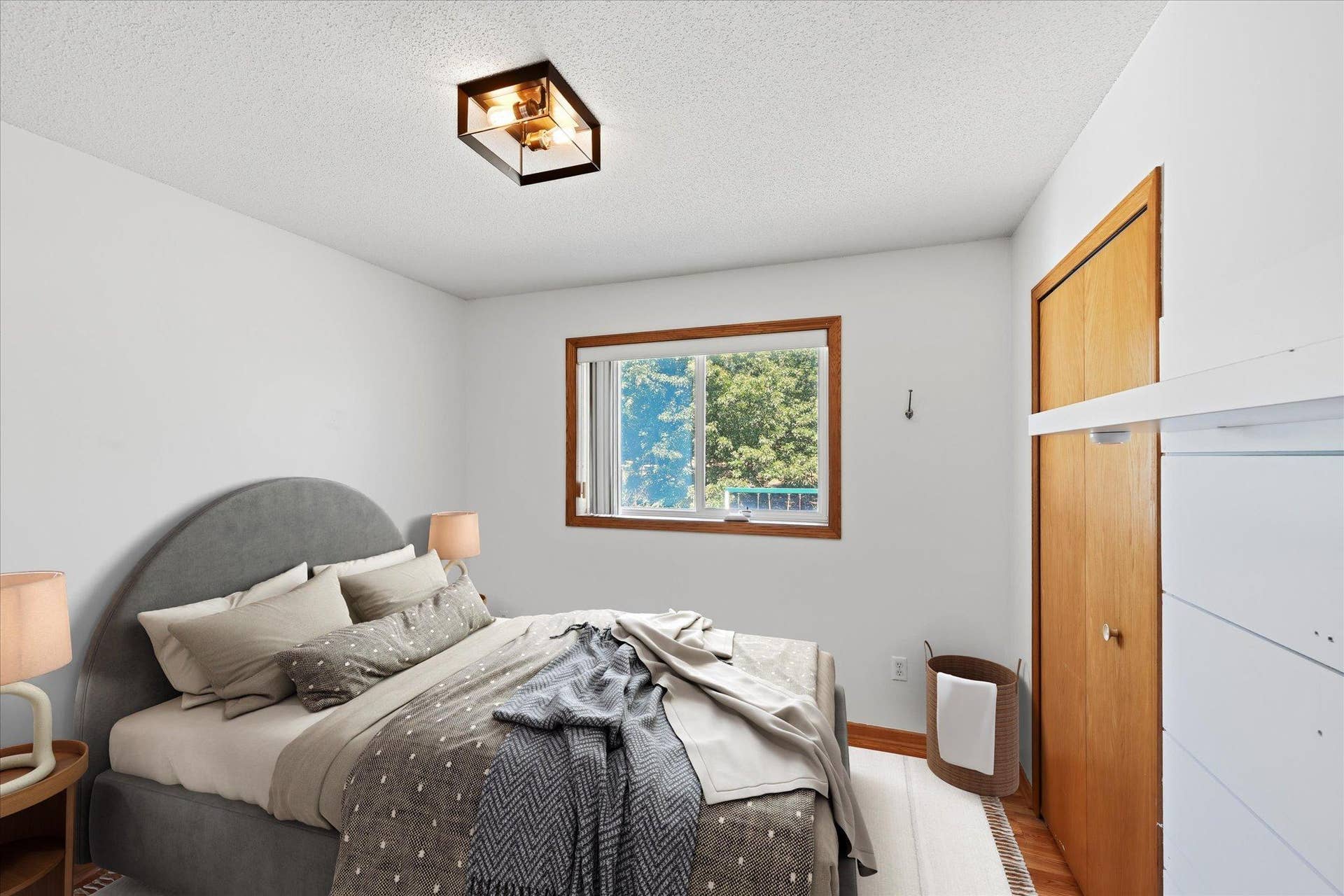 9350 Parkside Drive, Woodbury, MN 55125 9350 Parkside Drive, Woodbury, MN 55125