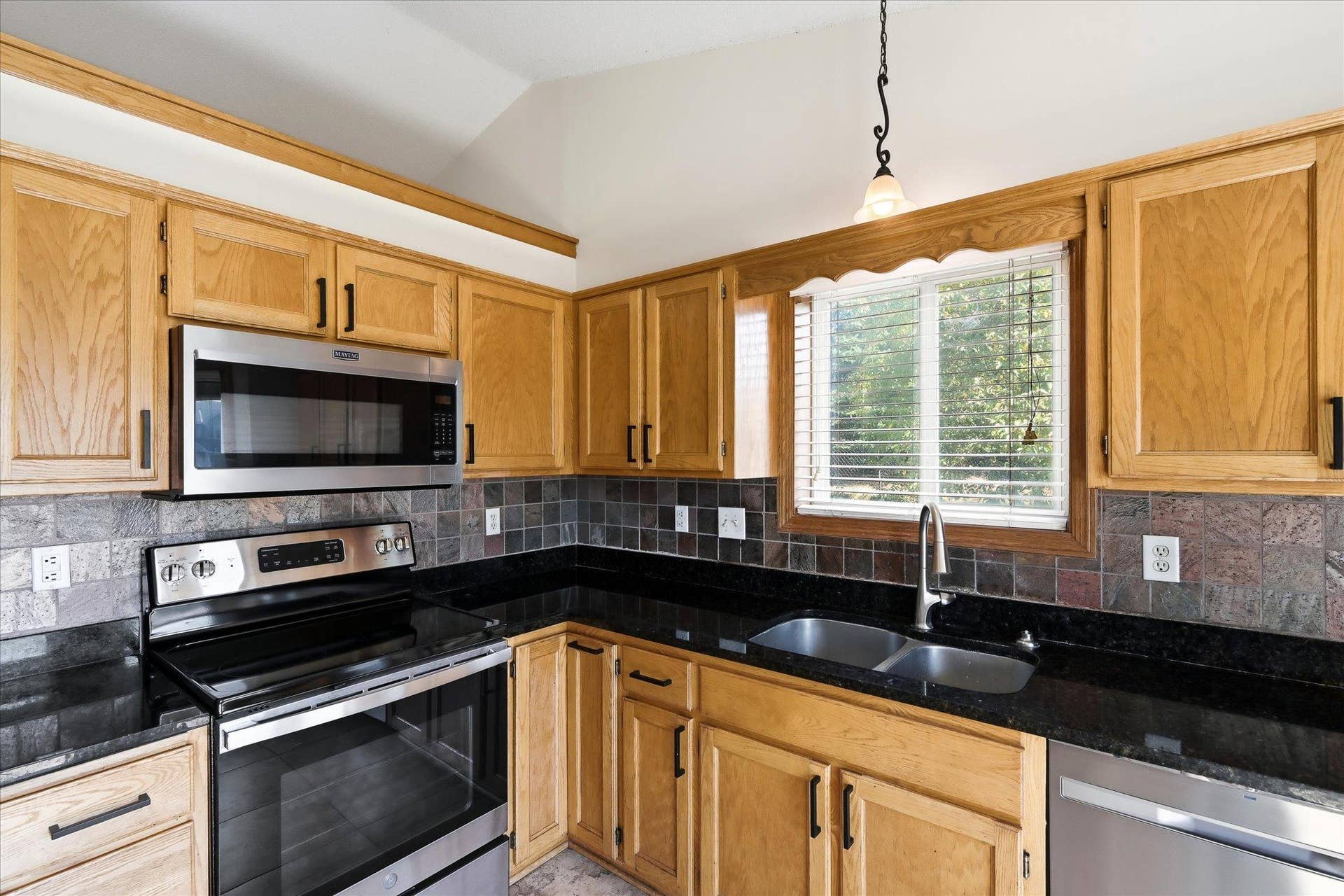 9350 Parkside Drive, Woodbury, MN 55125 Bright and sunny