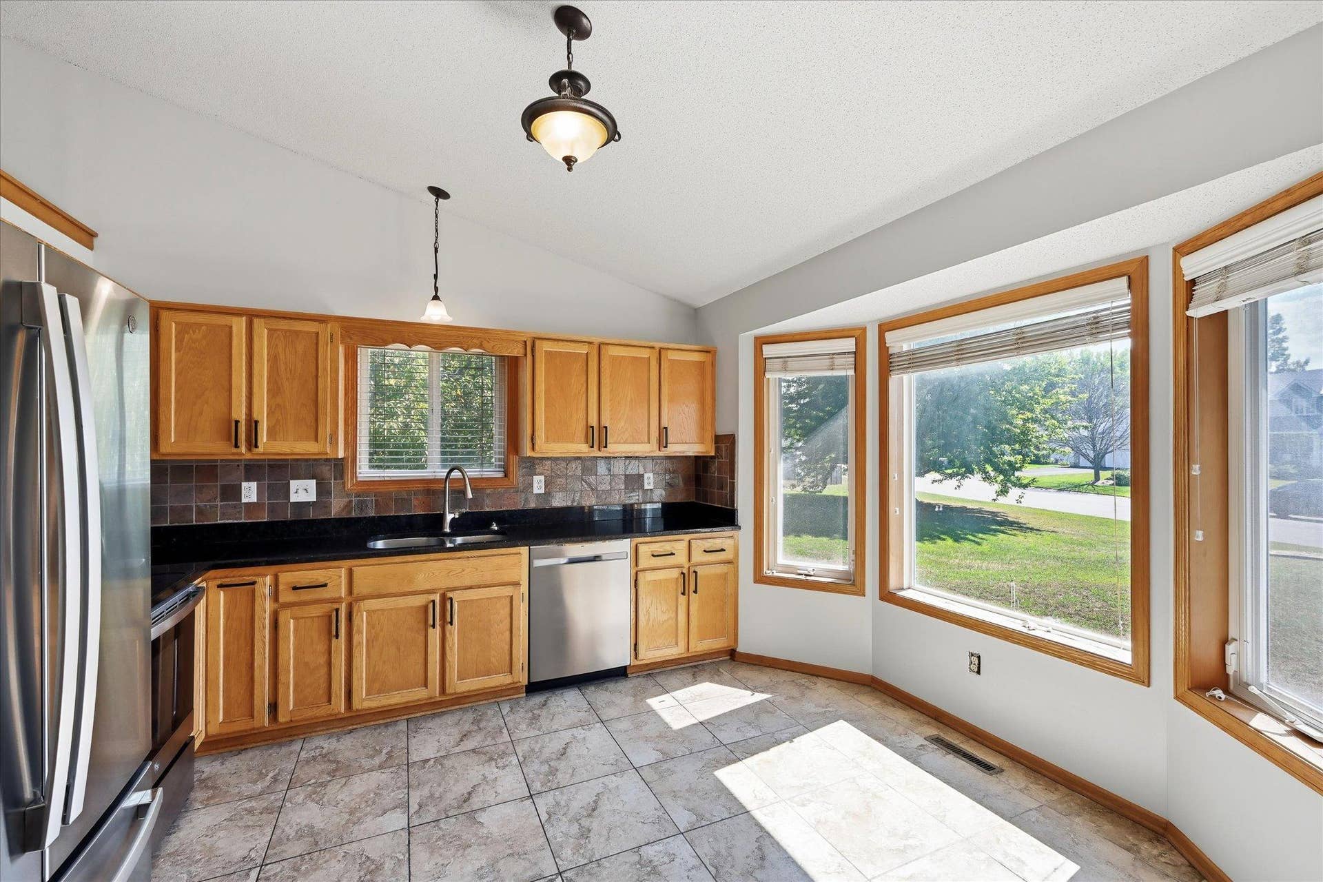 9350 Parkside Drive, Woodbury, MN 55125 spacious kitchen