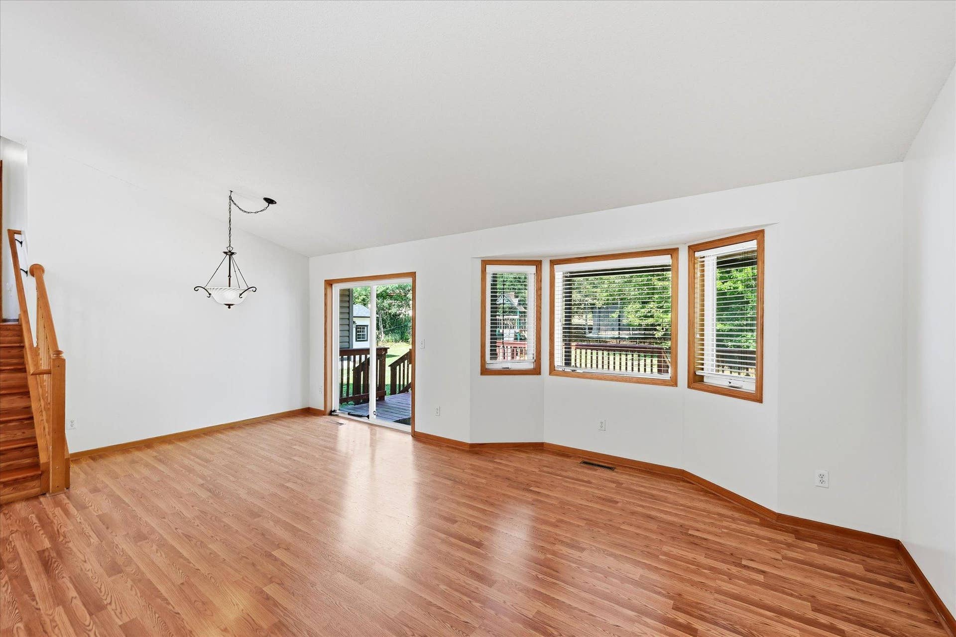 9350 Parkside Drive, Woodbury, MN 55125 9350 Parkside Drive, Woodbury, MN 55125