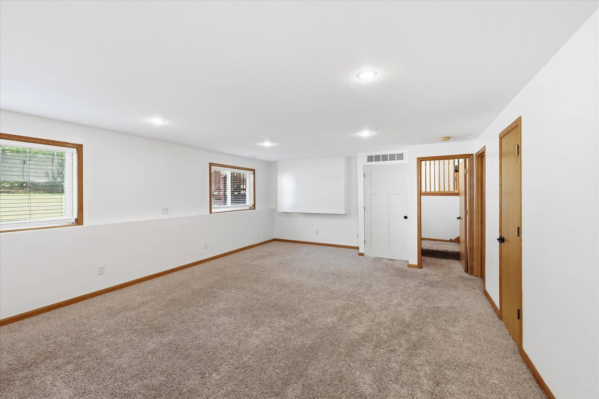 9350 Parkside Drive, Woodbury, MN 55125 9350 Parkside Drive, Woodbury, MN 55125
