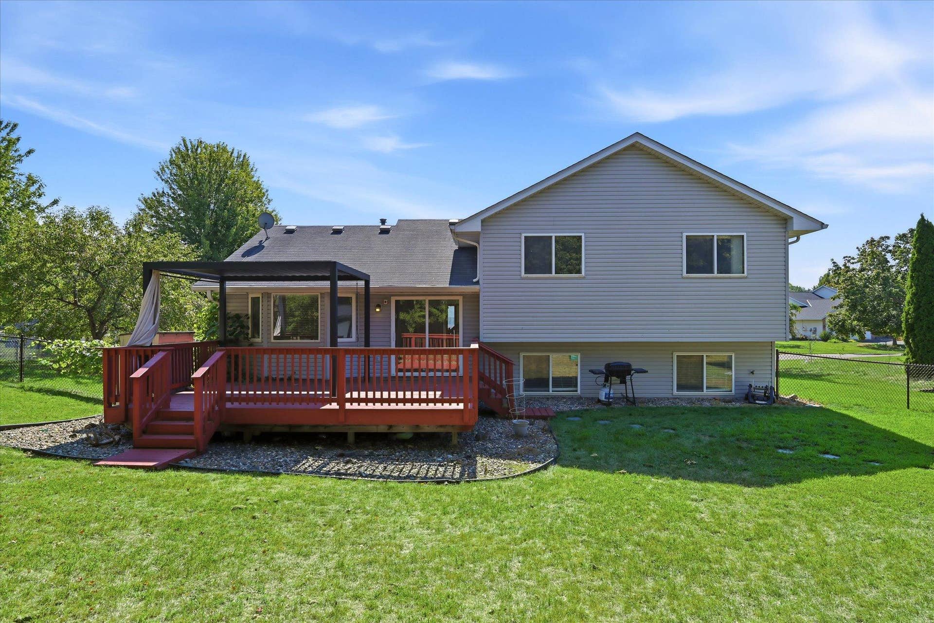 9350 Parkside Drive, Woodbury, MN 55125 9350 Parkside Drive, Woodbury, MN 55125