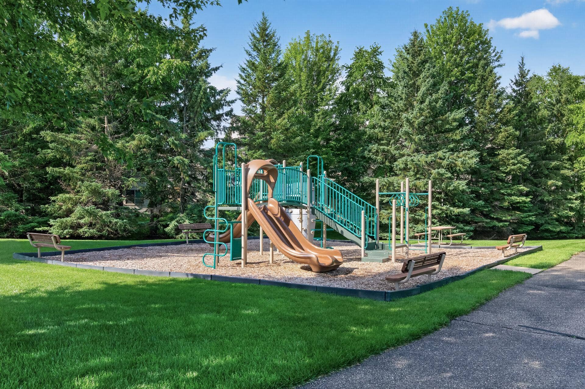 11631 Prospect Curve, Woodbury, MN 55129 The little ones will love this community playground; a safe, fun space to make friends and burn energy right in the neighborhood.