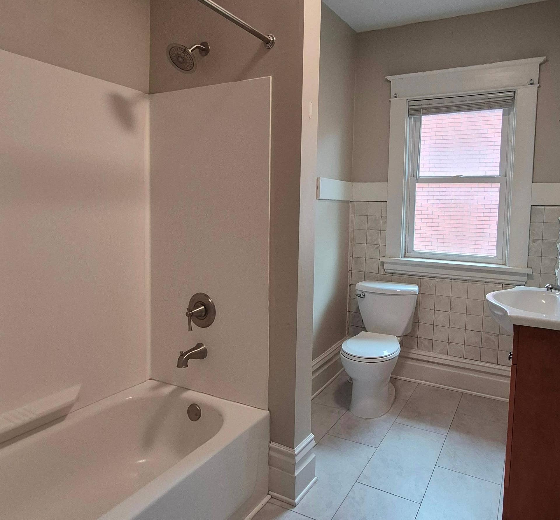 2317 Garfield Avenue, 84, Minneapolis, MN 55405 2nd Floor Bathroom